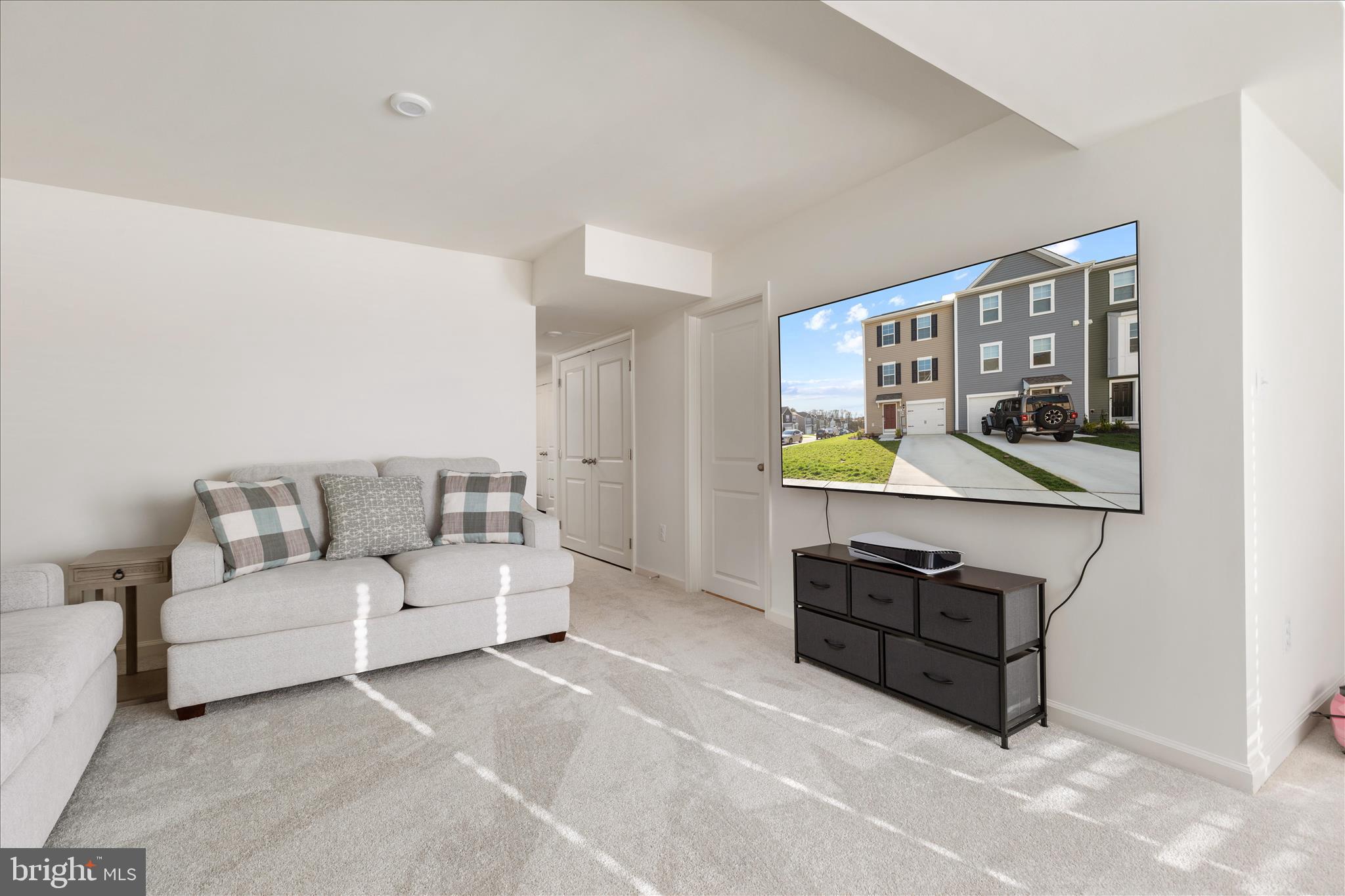 OVERLOOK AT RIVERSIDE TOWNHOMES - Residential