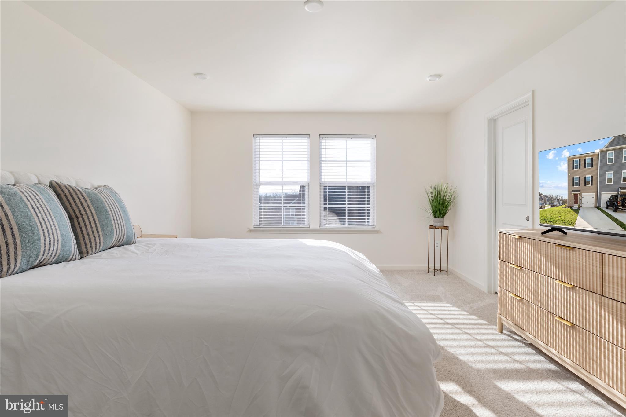 OVERLOOK AT RIVERSIDE TOWNHOMES - Residential