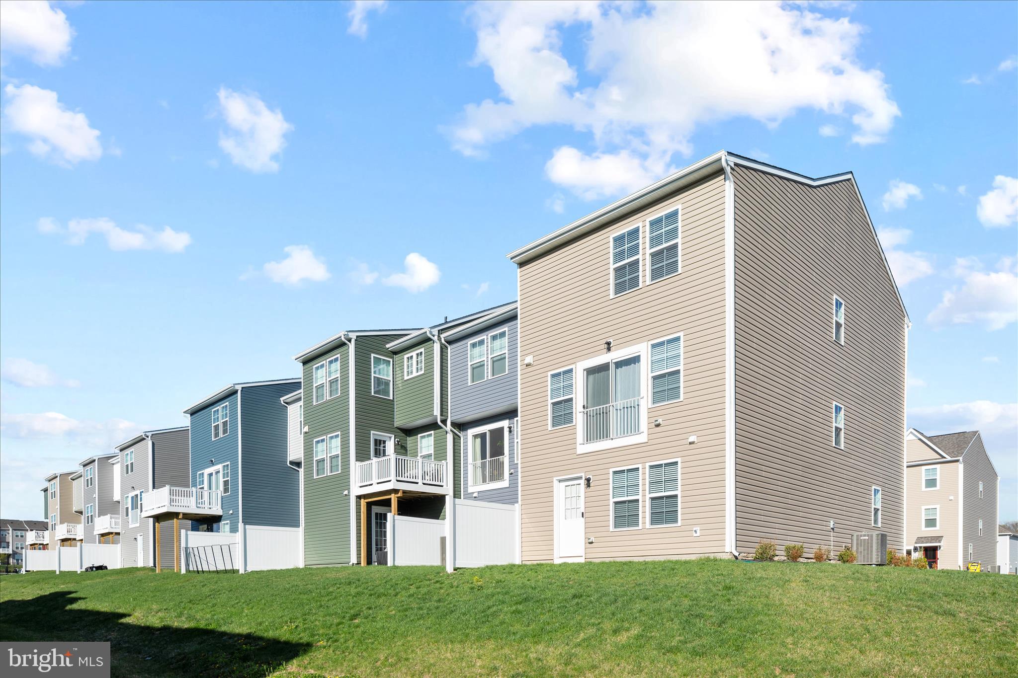 OVERLOOK AT RIVERSIDE TOWNHOMES - Residential