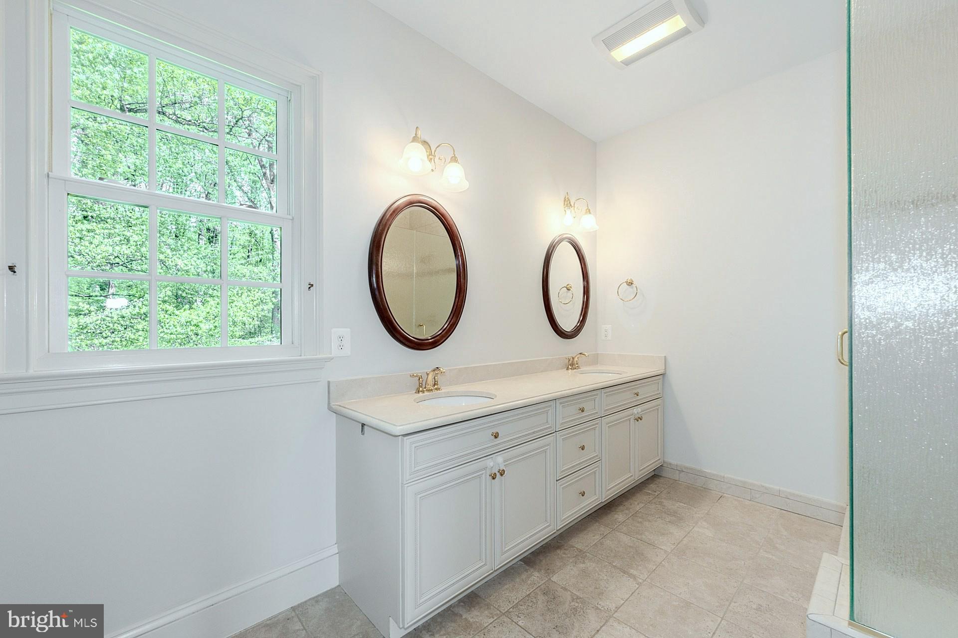 JEFFERSON RUN MANOR - Residential