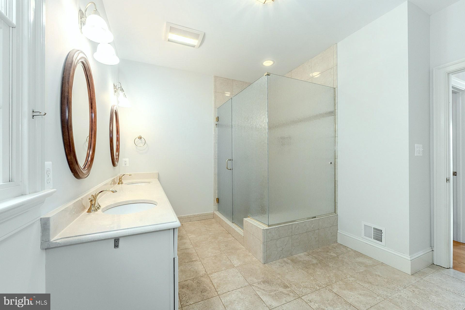 JEFFERSON RUN MANOR - Residential