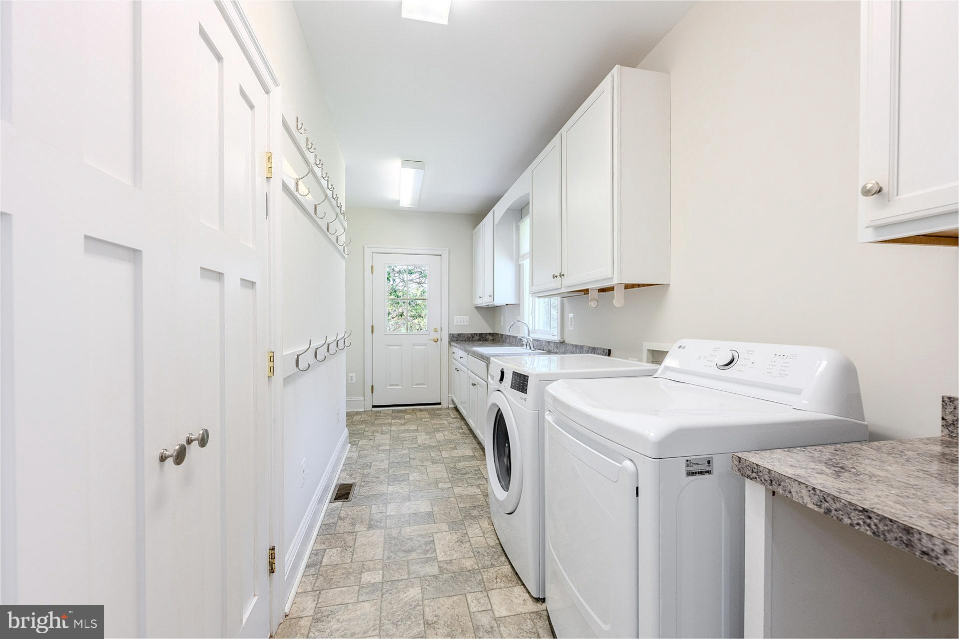 JEFFERSON RUN MANOR - Residential