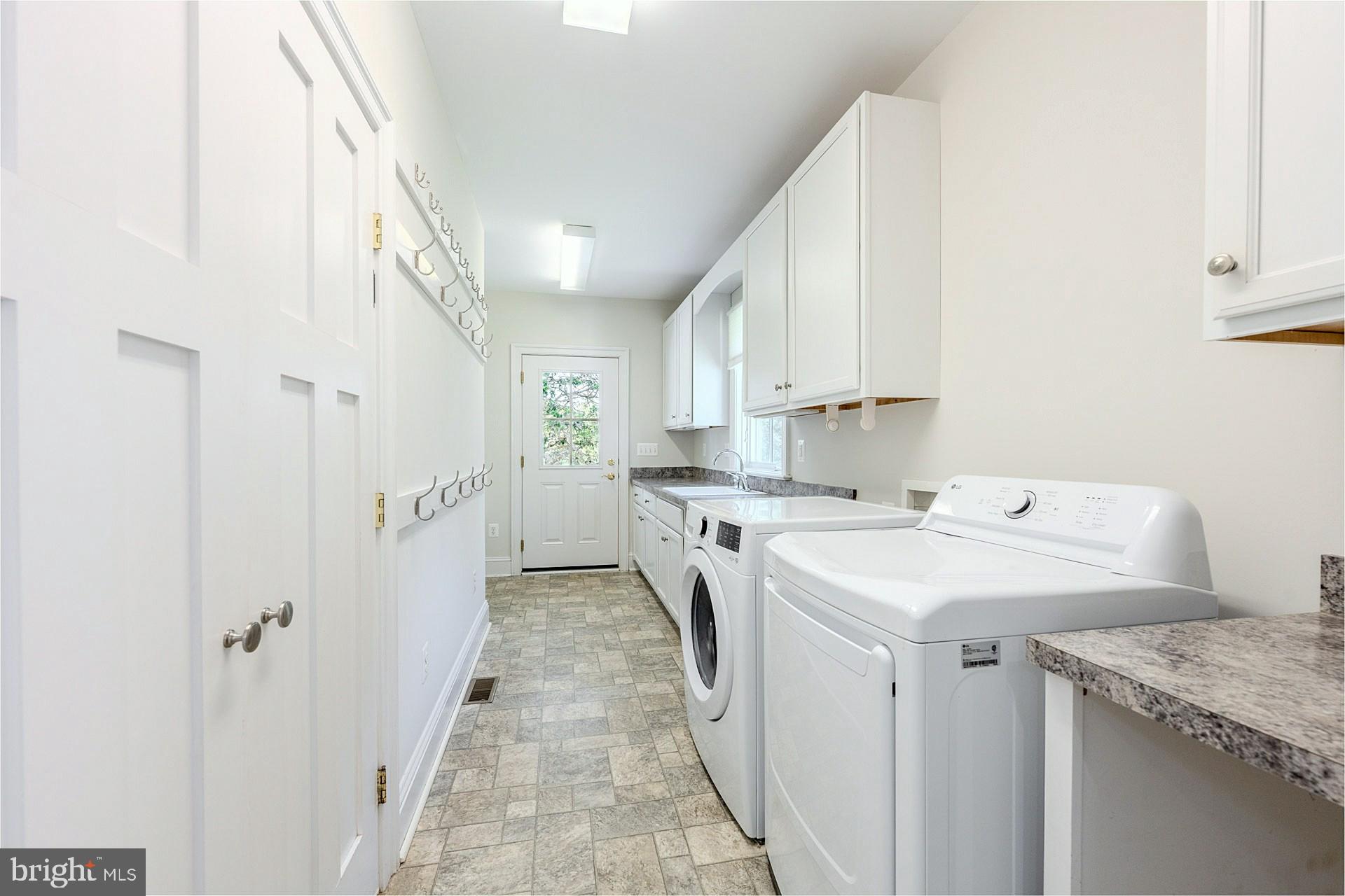 JEFFERSON RUN MANOR - Residential