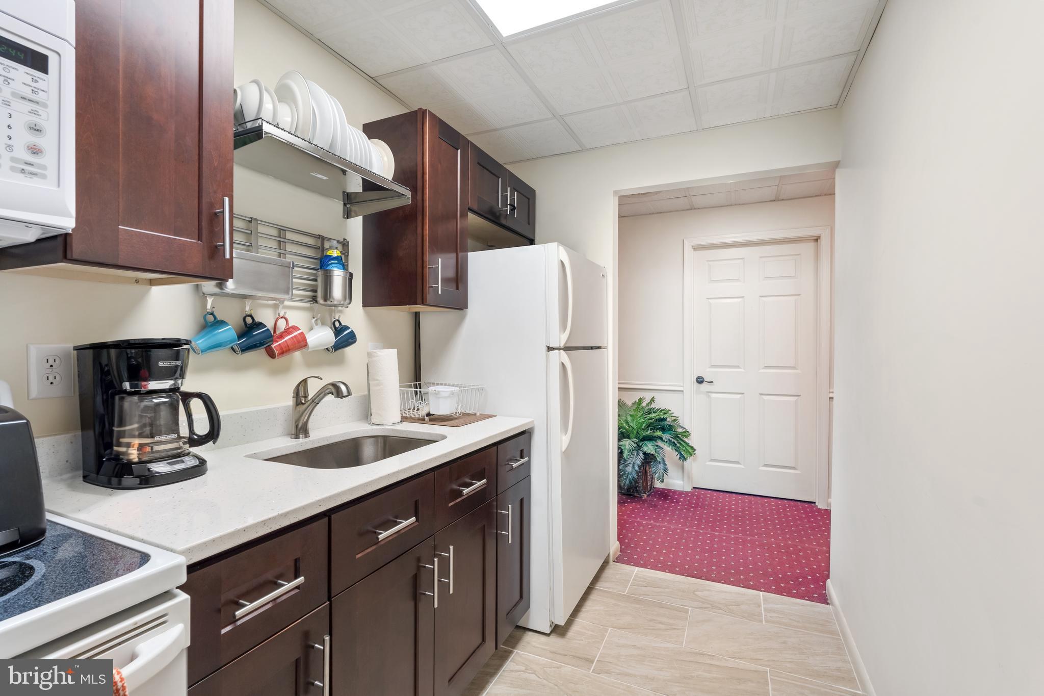 EDDLYNCH - Commercial Lease