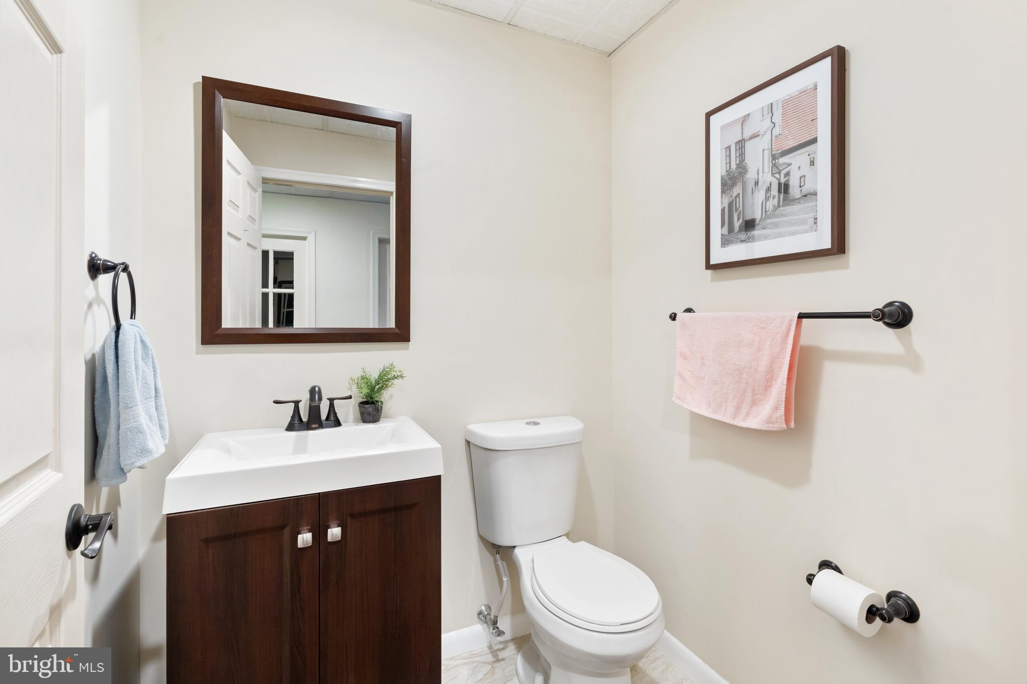 EDDLYNCH - Commercial Lease