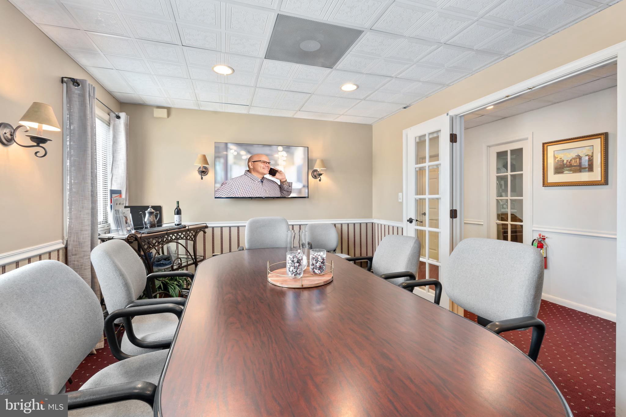 EDDLYNCH - Commercial Lease