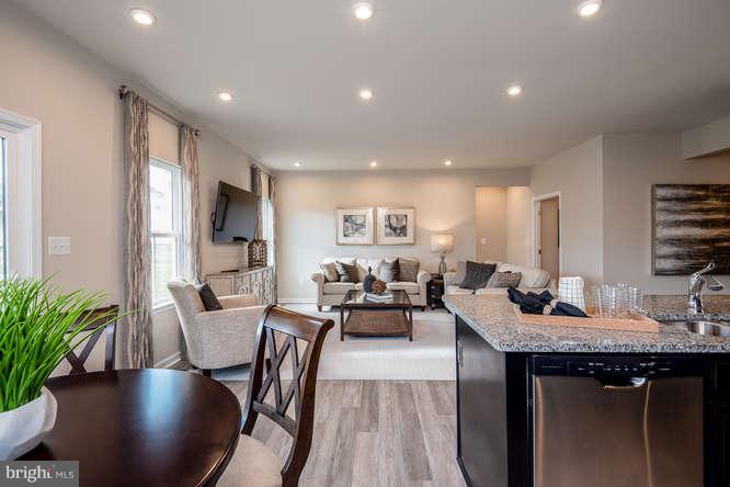 LEE'S PARKE - Residential