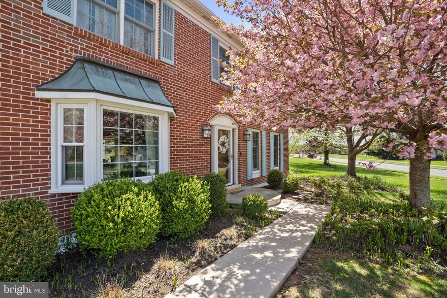 Welcome to this stunning 4-bedroom, 2.5-bathroom home, nestled on a fantastic lot with lush, mature plantings that create a peaceful, green oasis. The natural beauty of the property is truly something special, offering a serene atmosphere that you’ll love coming home to. Whether you’re relaxing on the back deck or enjoying the expansive yard, the outdoor space is perfect for gardening, entertaining, or simply unwinding. Inside, the home features large, open rooms that are bathed in natural light, creating a bright and welcoming atmosphere throughout. The spacious living areas flow effortlessly, making it ideal for both family living and entertaining guests. The finished basement provides additional space for a home gym, media room, or play area, offering flexibility to suit your needs.The master suite offers a peaceful retreat with ample closet space and a private en-suite bathroom. Three additional well-sized bedrooms provide plenty of space for family, guests, or home office needs.Located in a highly sought-after school district, this home is perfect for families looking for top-tier education. The property is also just minutes from downtown, offering convenient access to shopping, dining, and entertainment, while being close to parks and the train station for easy commuting.
With its perfect blend of indoor and outdoor living spaces, great natural light, and unbeatable location, this home is a must-see! Schedule your showing today and make this incredible property your new home!