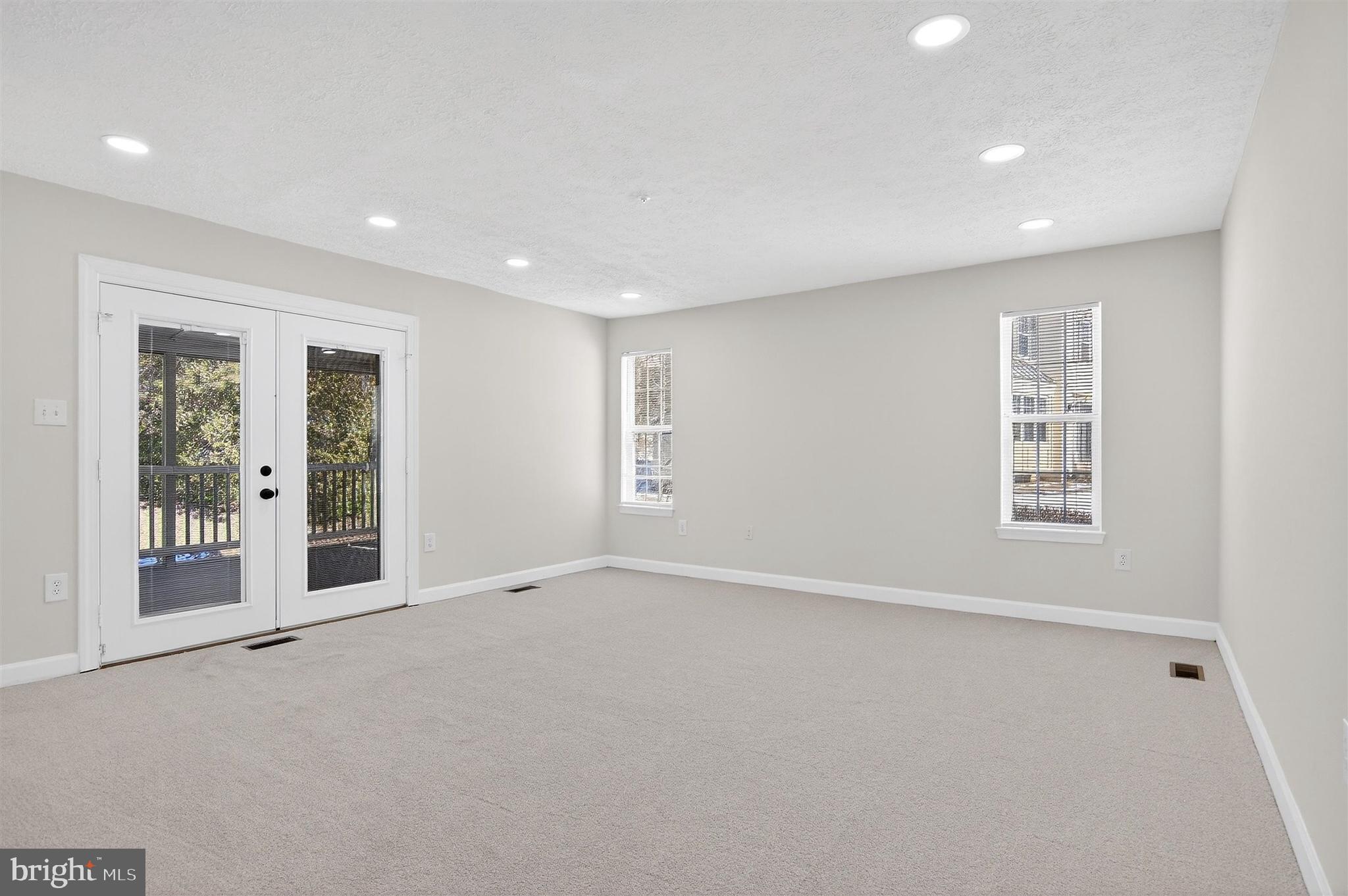 SUMMIT CREEK - Residential