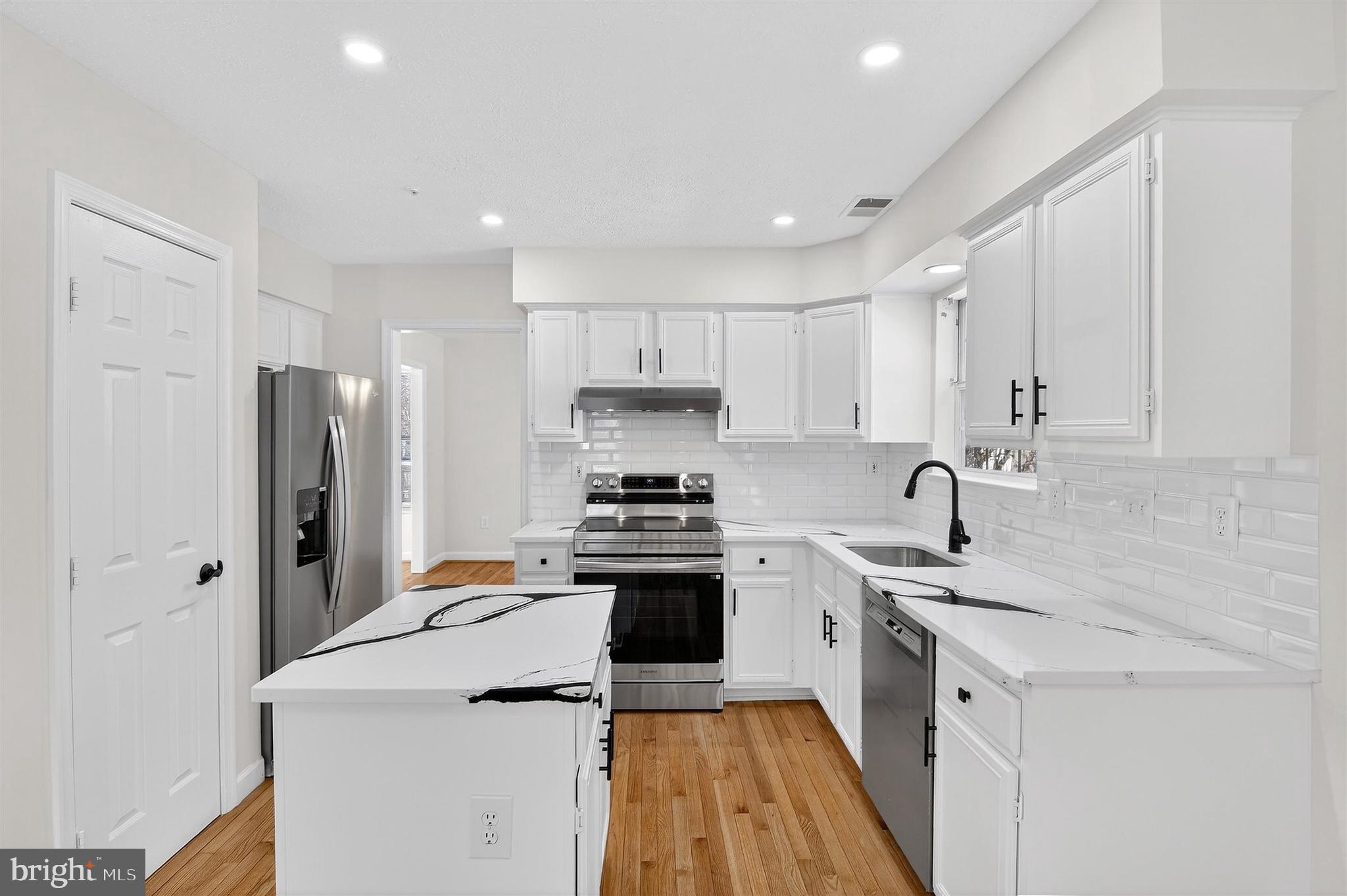 SUMMIT CREEK - Residential