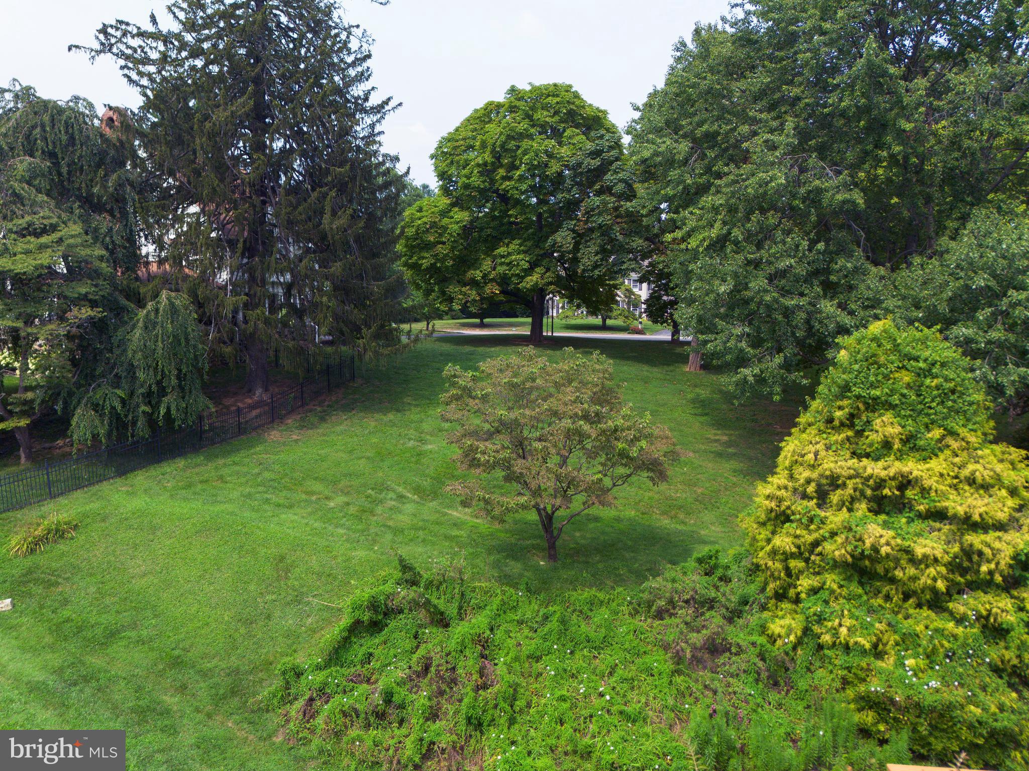 526 N SPRING MILL ROAD