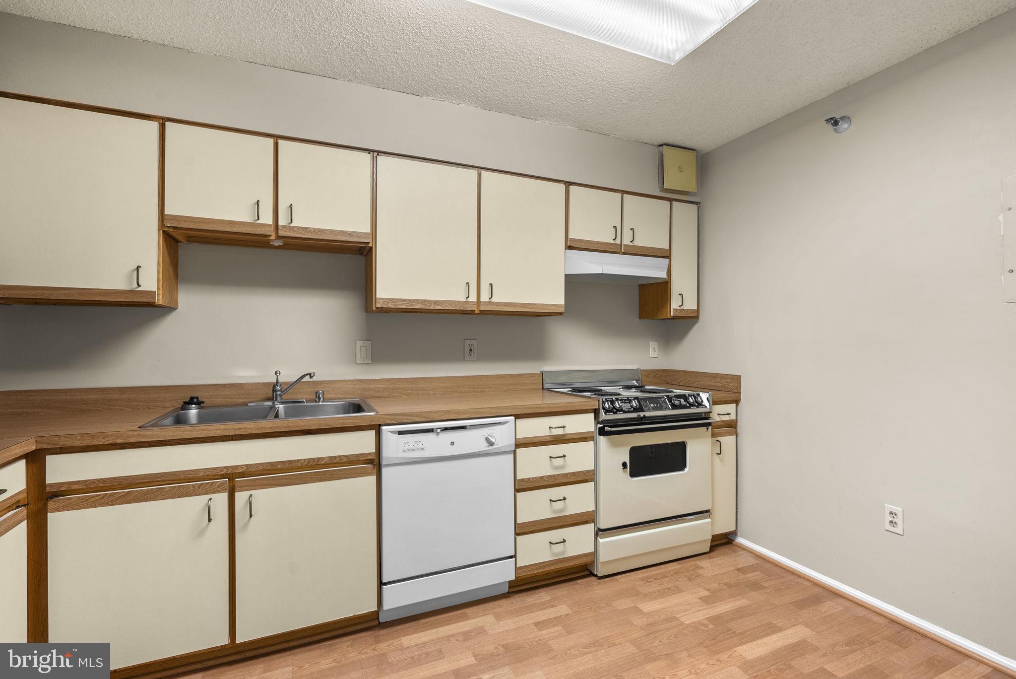 GREENS AT LEISURE WORLD - Residential