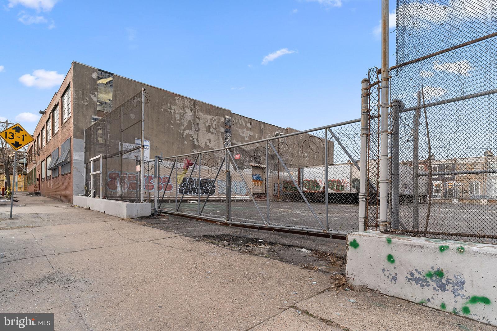 EAST KENSINGTON - Commercial Sale