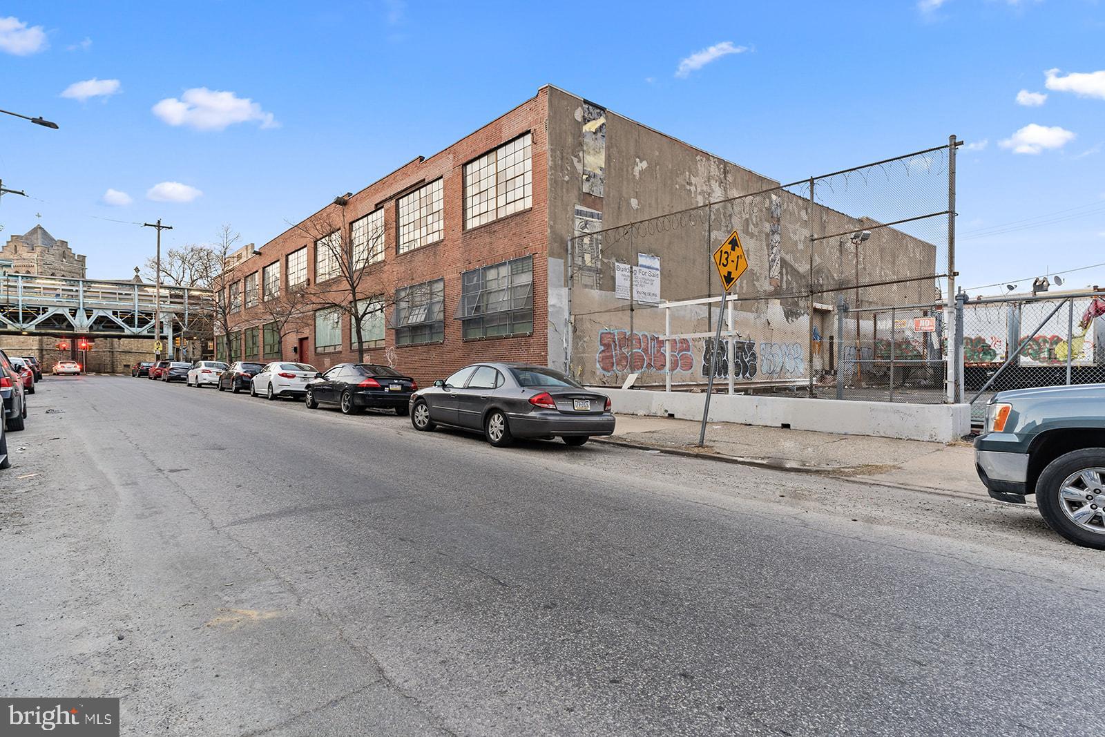 1807 E HUNTINGDON STREET 27
