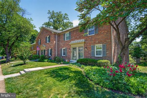 Photo of 5845 Rexford Drive #721, SPRINGFIELD, VA 22152 (MLS # VAFX2312592)