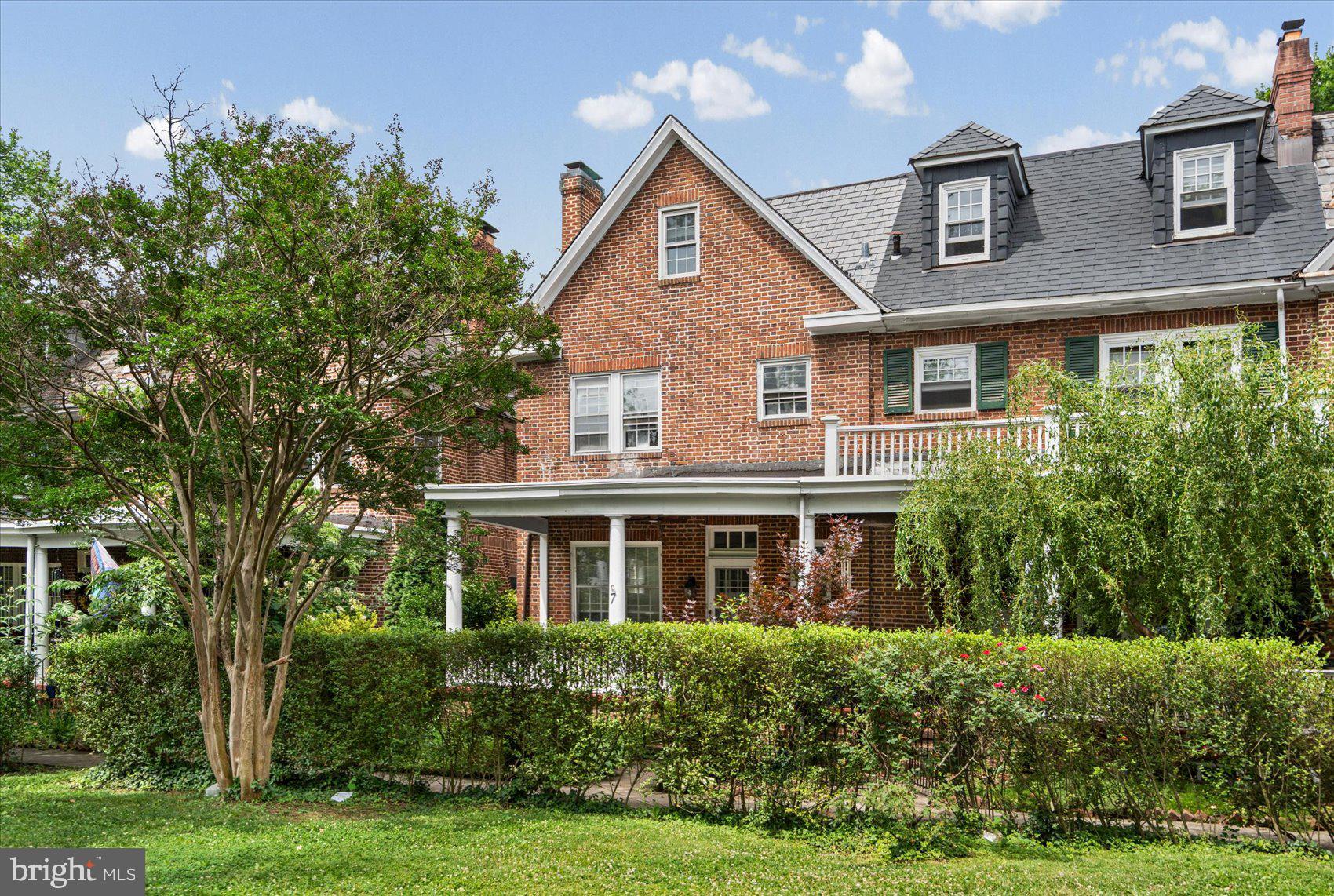 7 YORK COURT