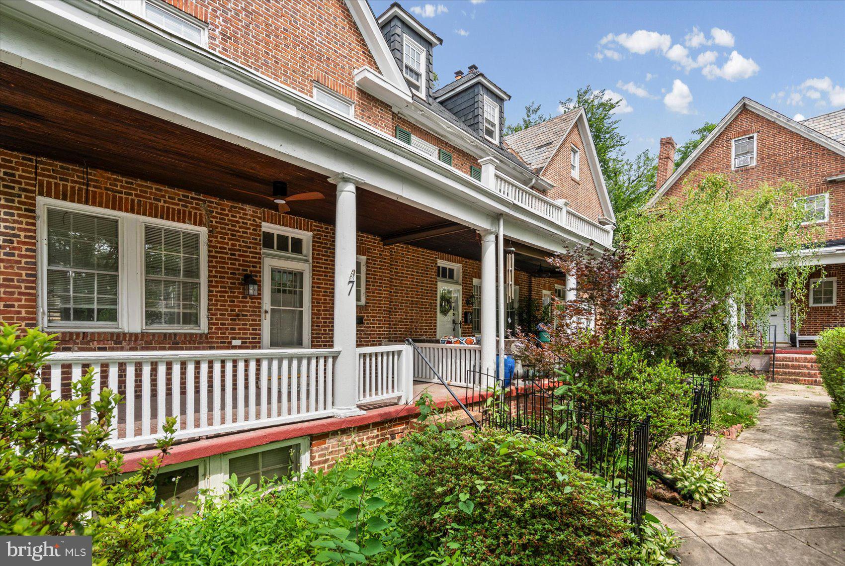 7 YORK COURT