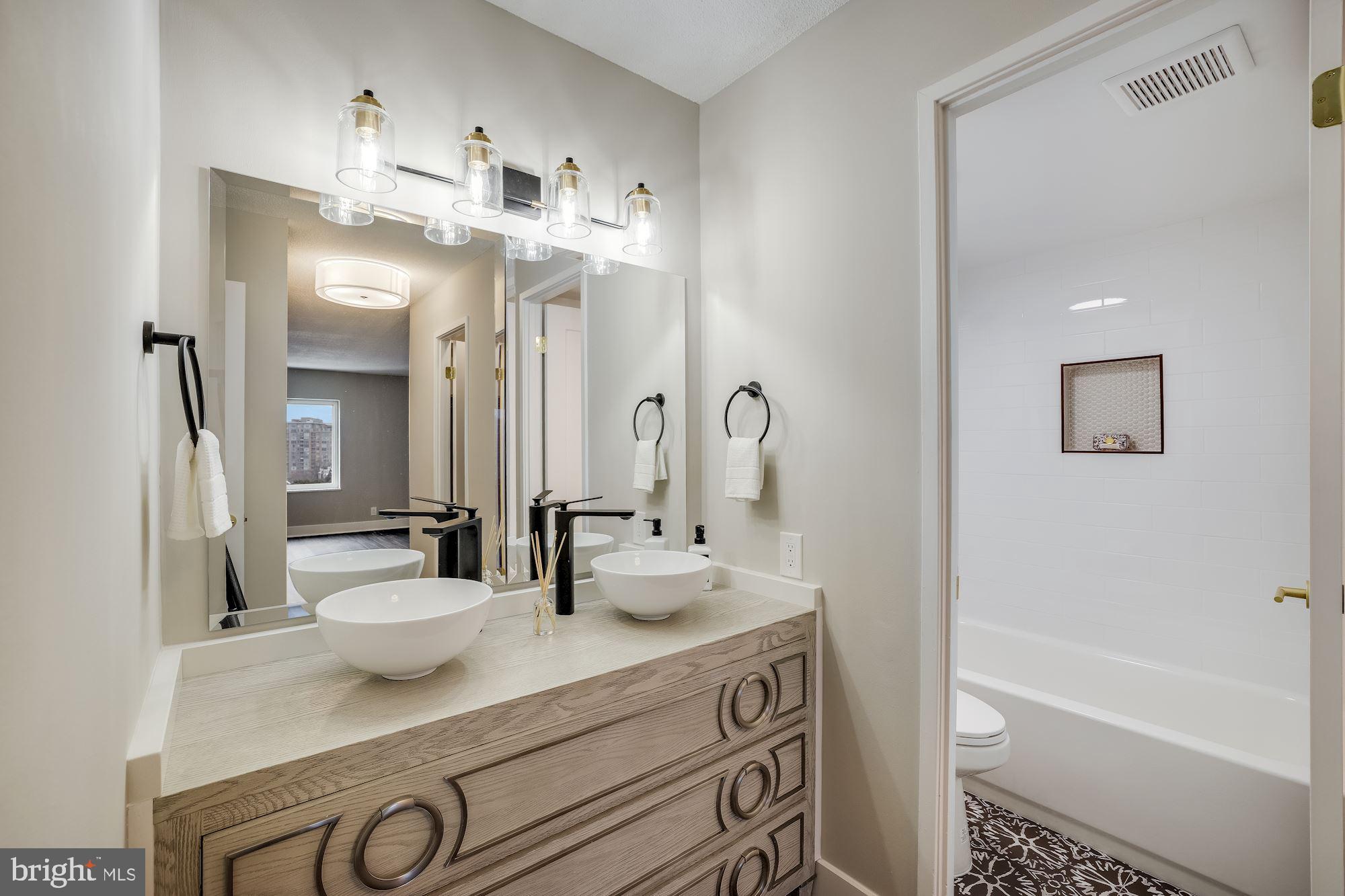 ROTONDA - Residential Lease