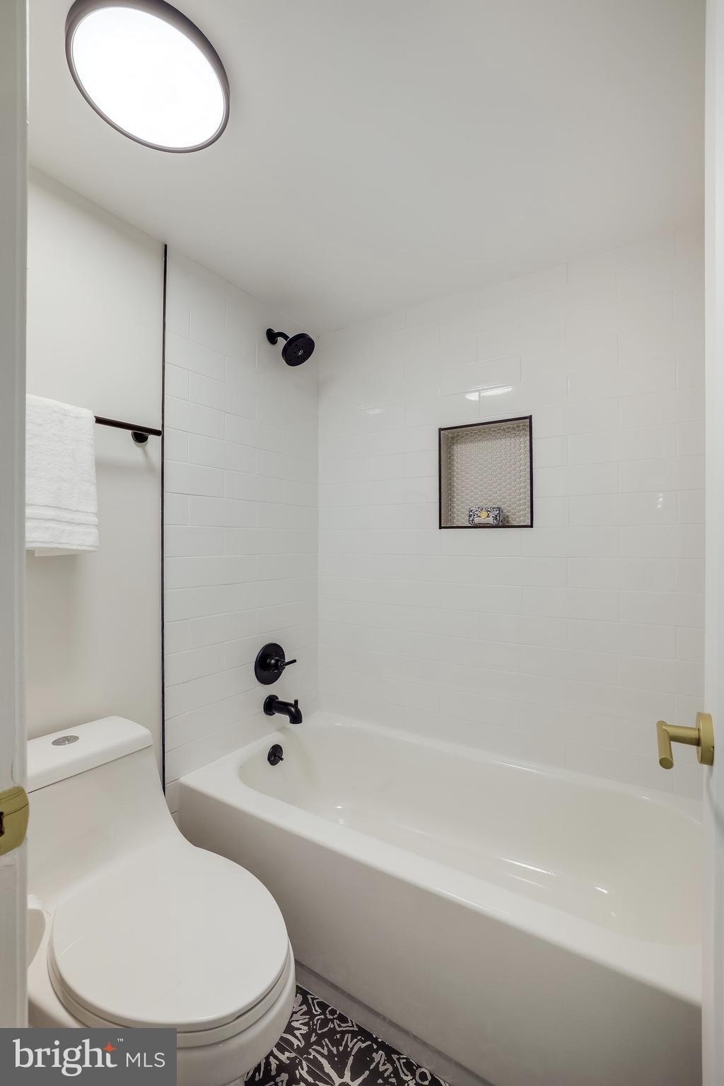 ROTONDA - Residential Lease