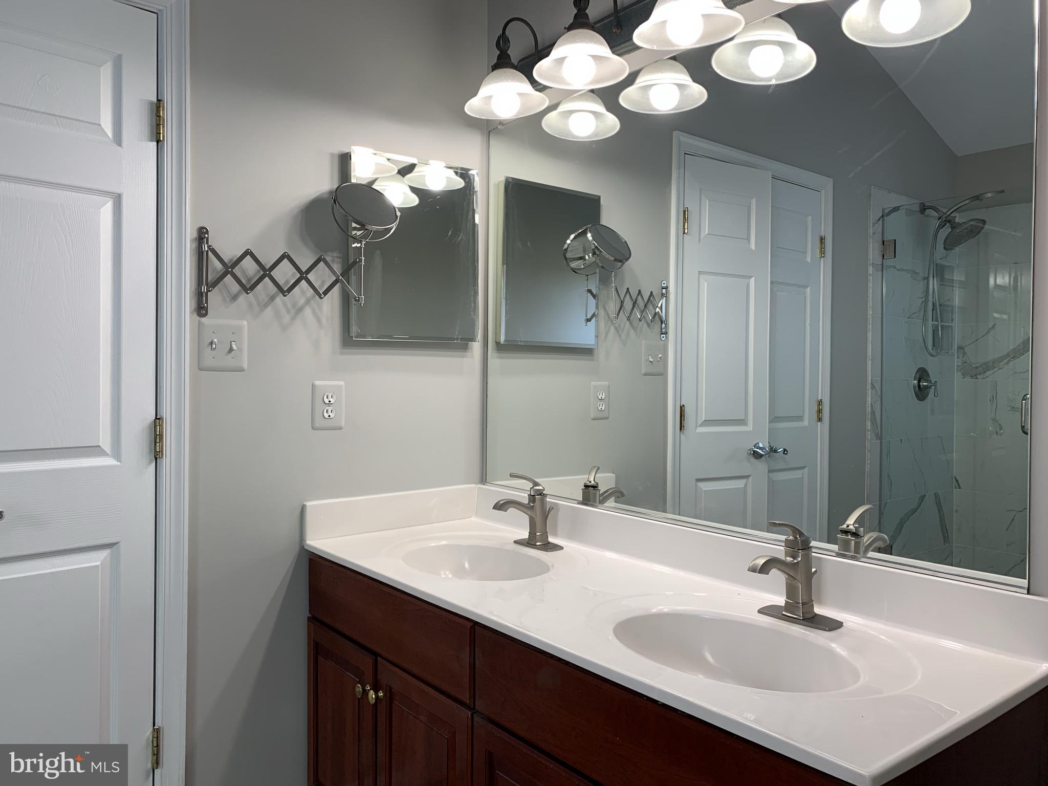 GOVERNORS GROVE - Residential Lease