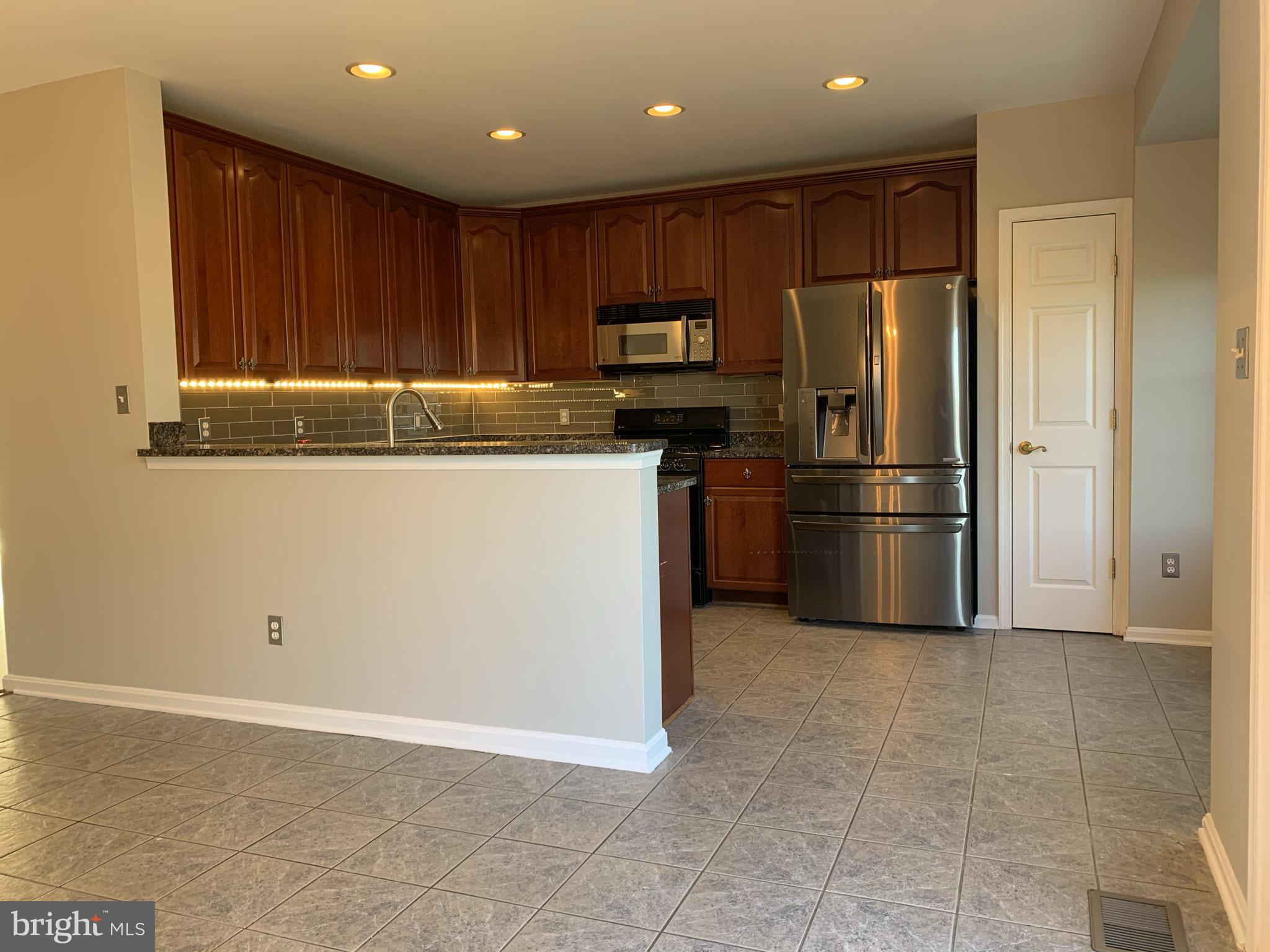 GOVERNORS GROVE - Residential Lease