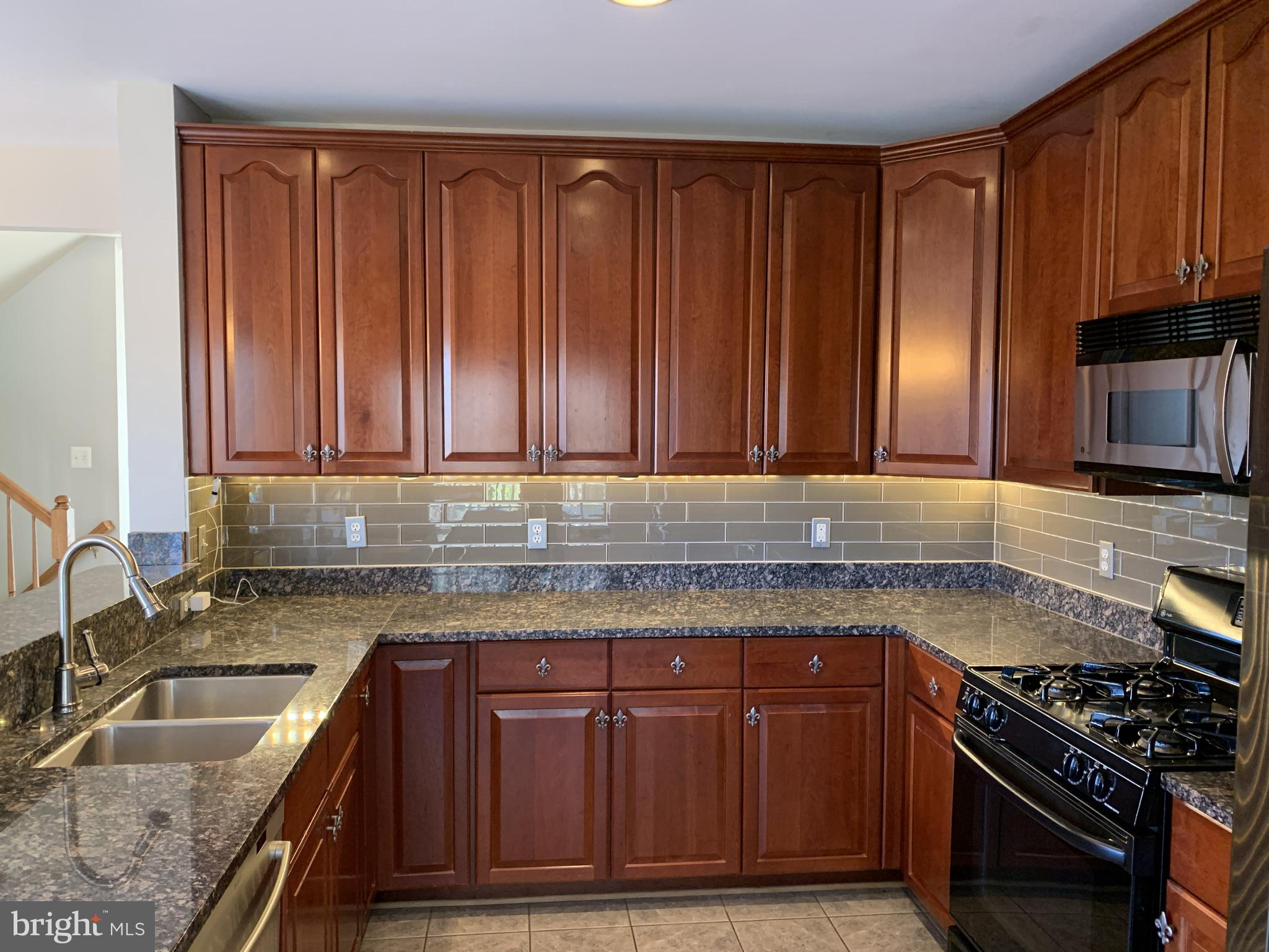 GOVERNORS GROVE - Residential Lease