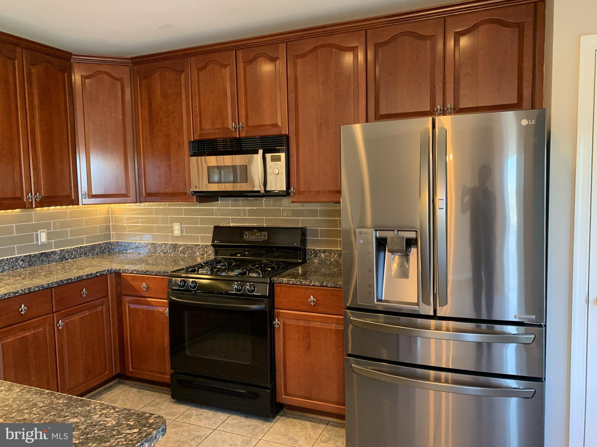 GOVERNORS GROVE - Residential Lease