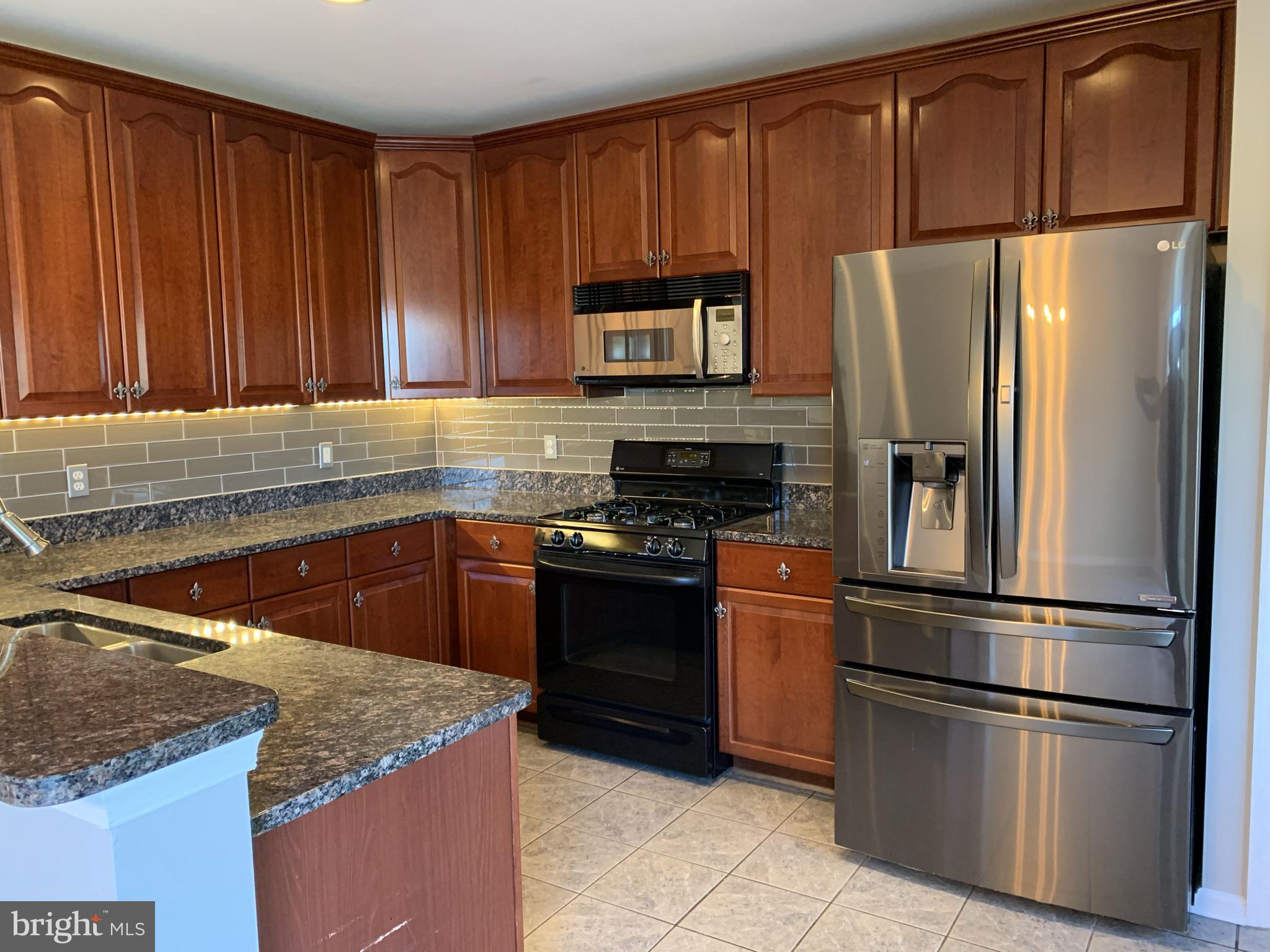 GOVERNORS GROVE - Residential Lease