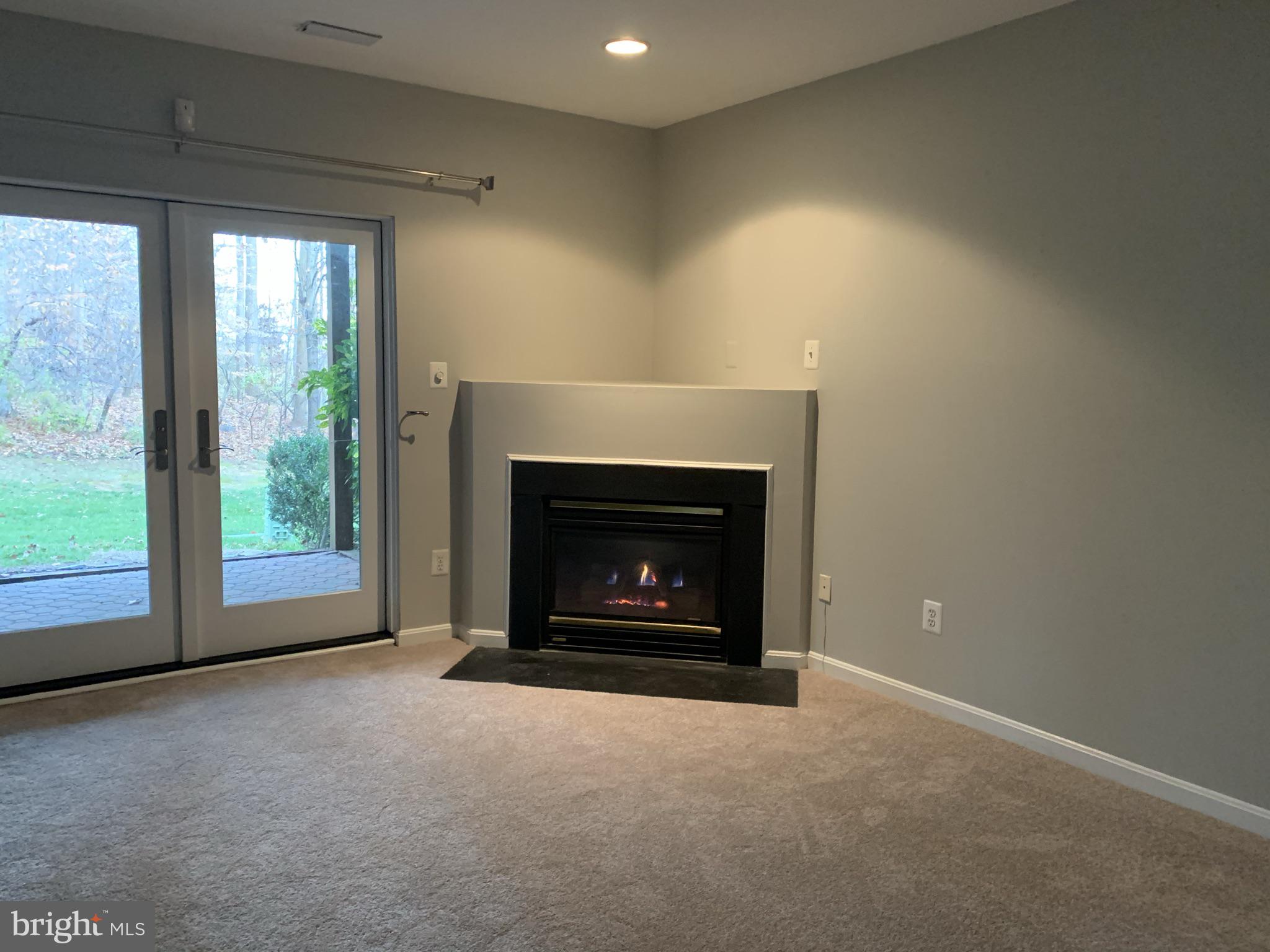 GOVERNORS GROVE - Residential Lease