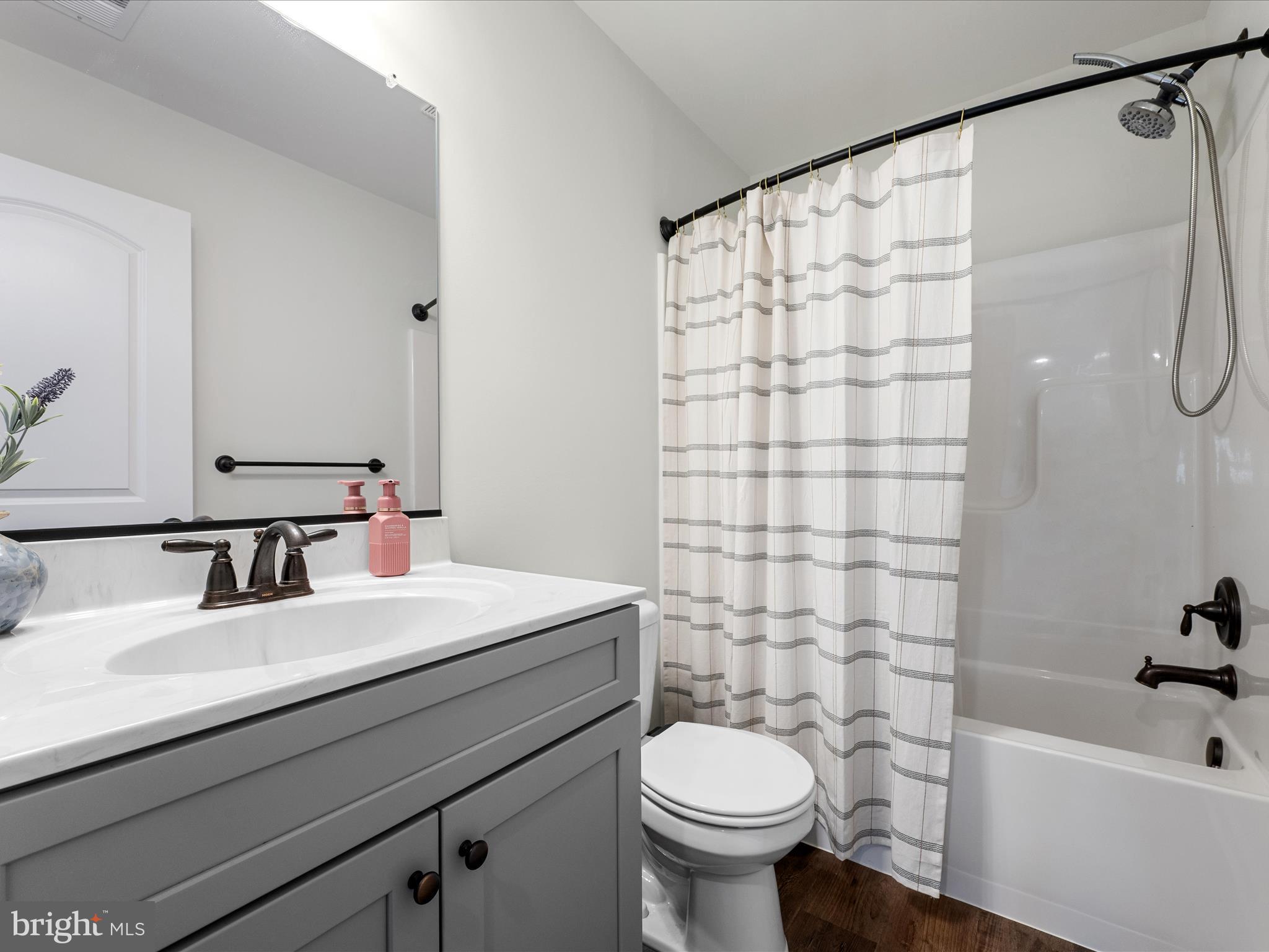 MIDDLE CREEK VISTAS - Residential