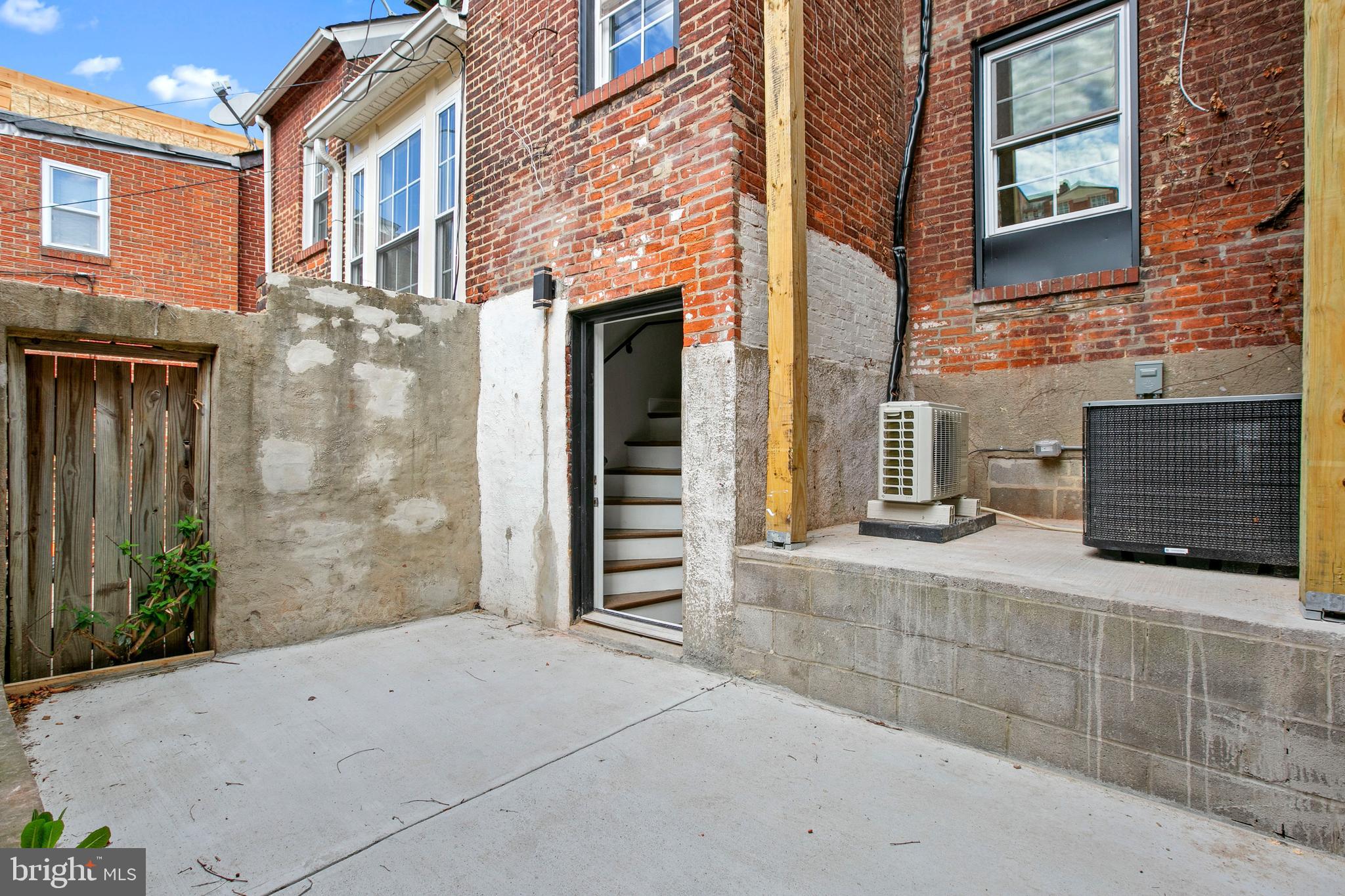 LITTLE ITALY - Residential