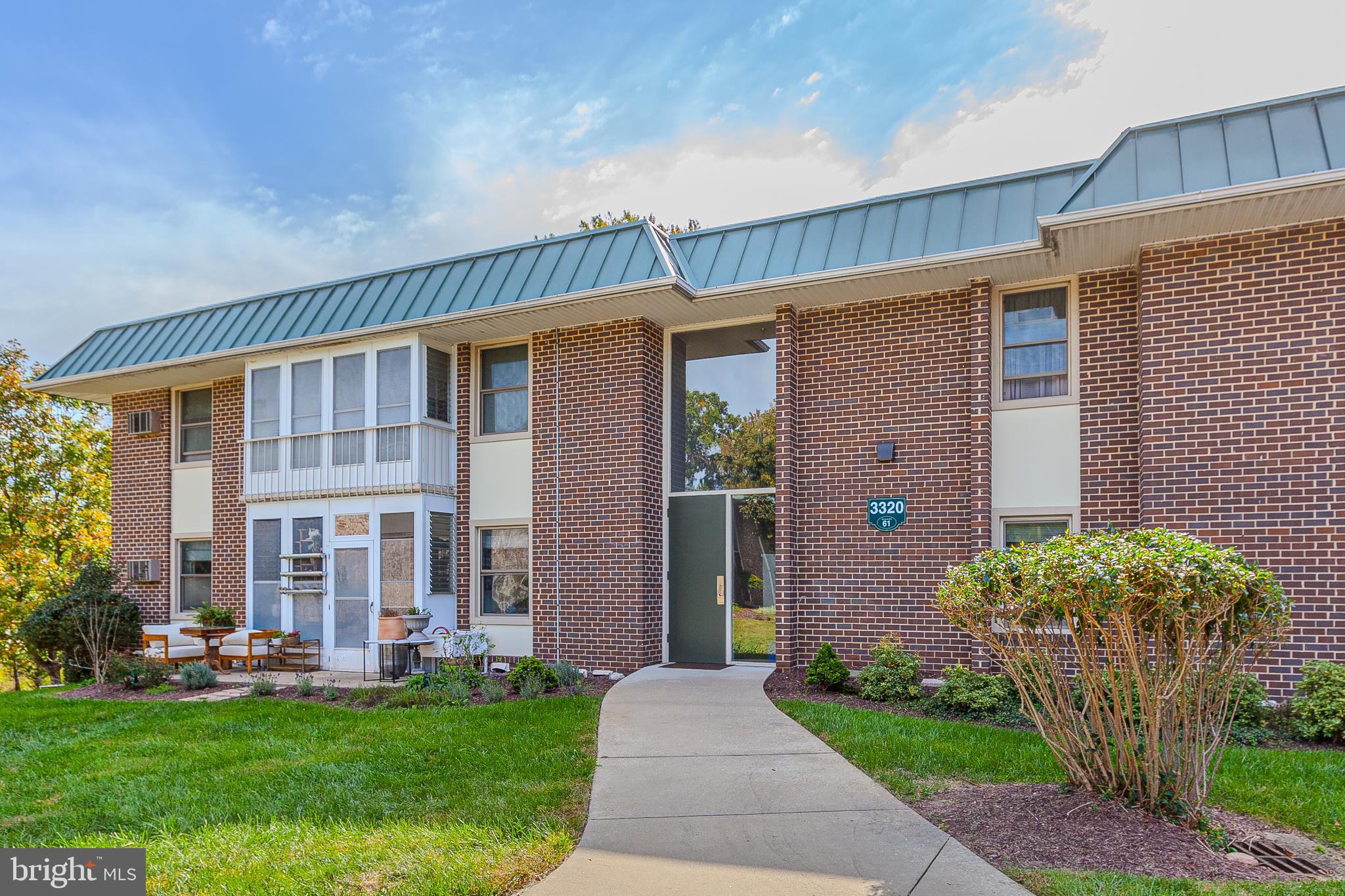 3320 CHISWICK COURT 61-2B