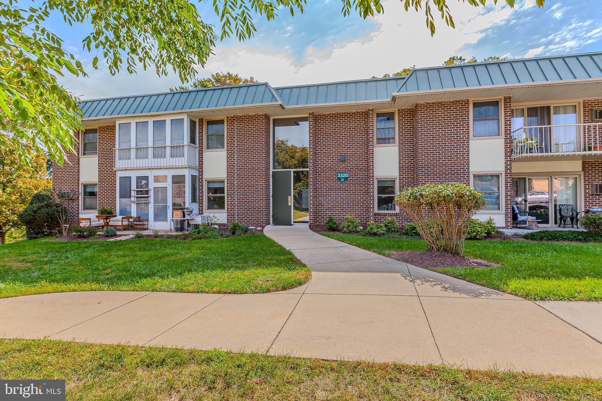 3320 CHISWICK COURT 61-2B