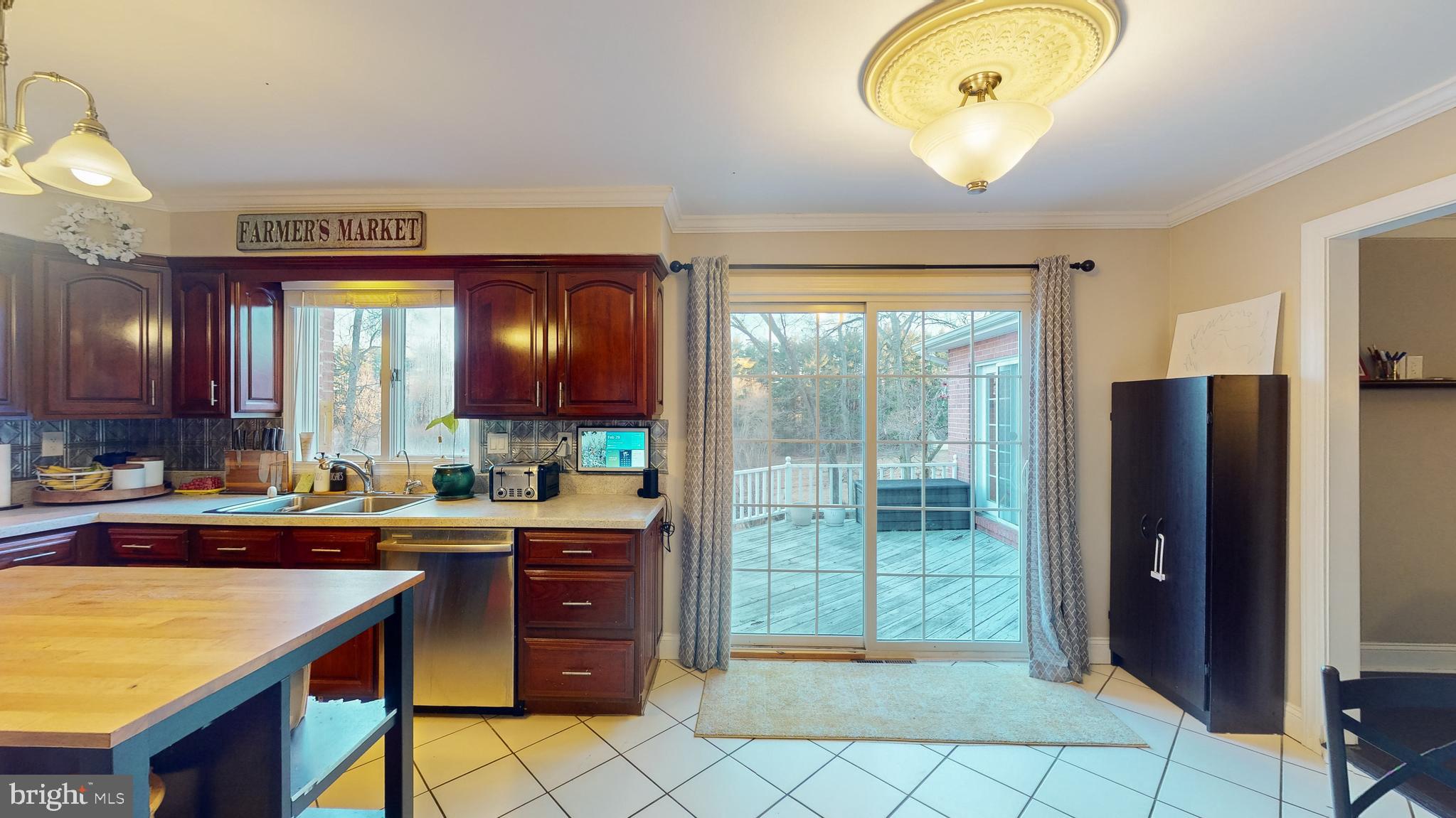 MADONNA MANOR - Residential