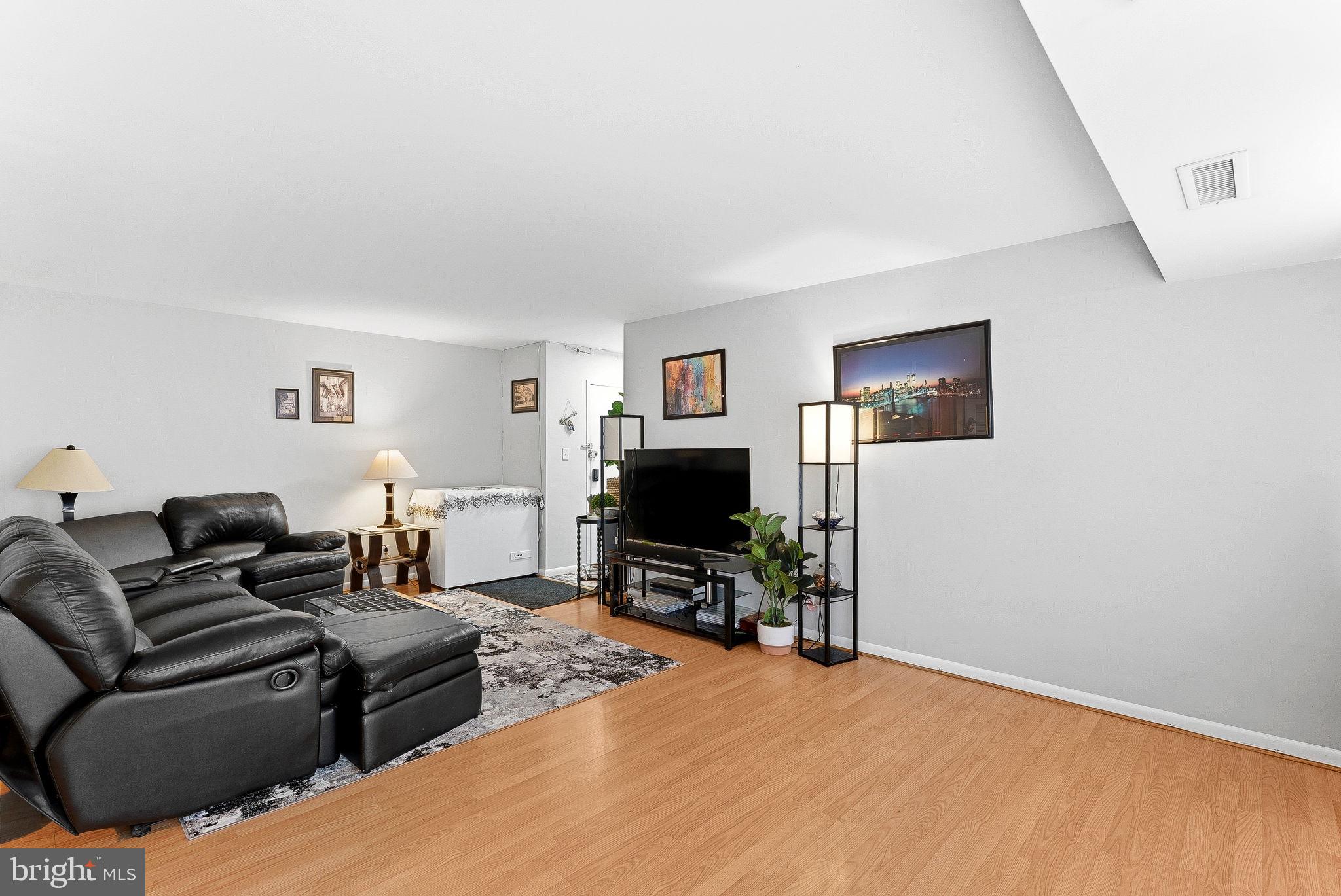 THE SEASONS - Residential