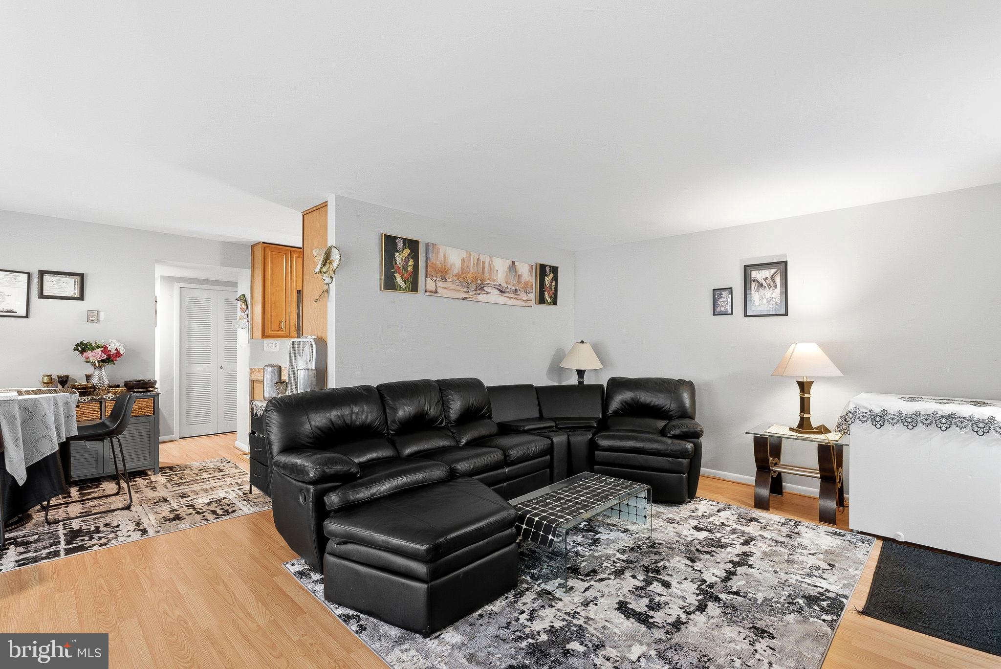 THE SEASONS - Residential