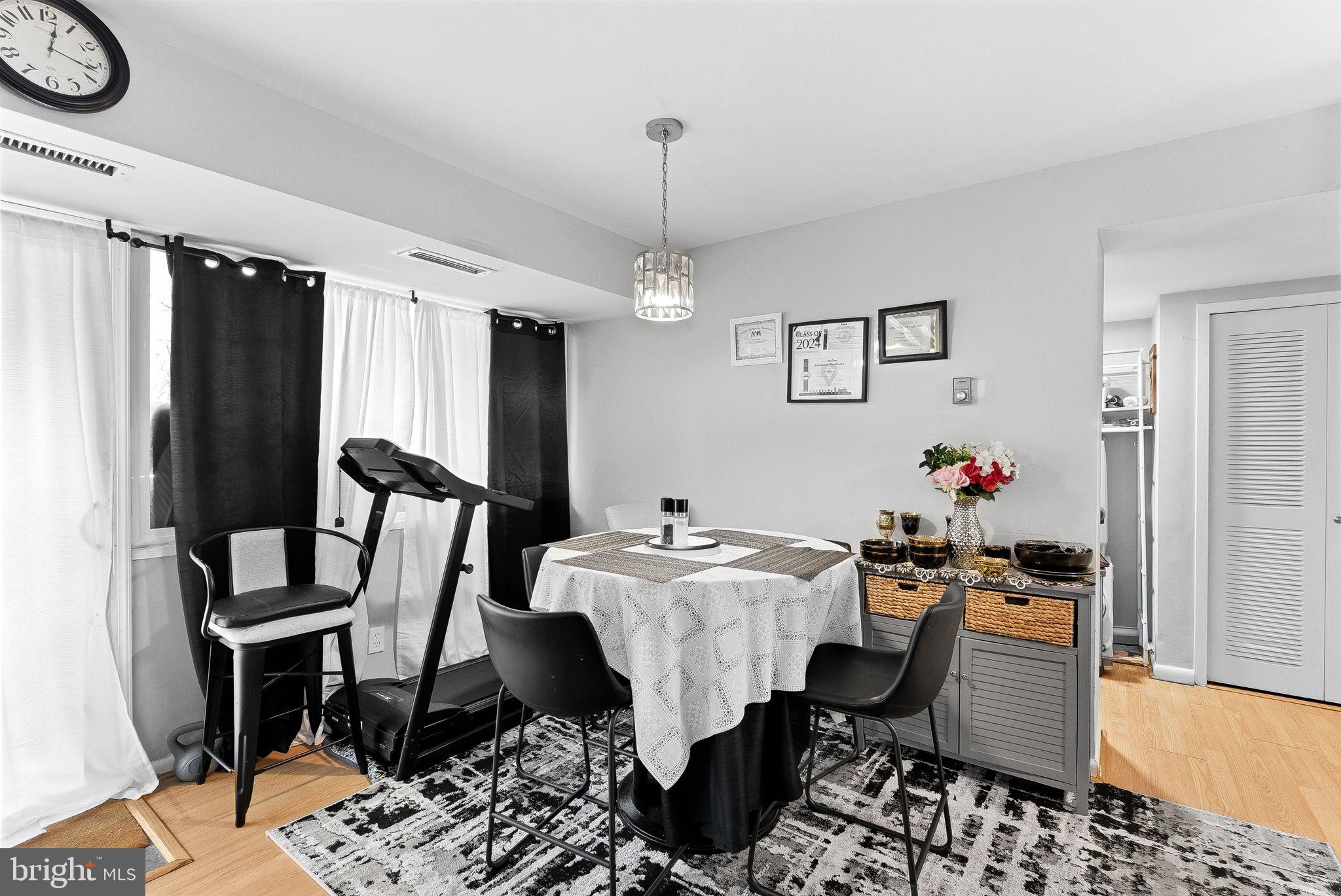 THE SEASONS - Residential