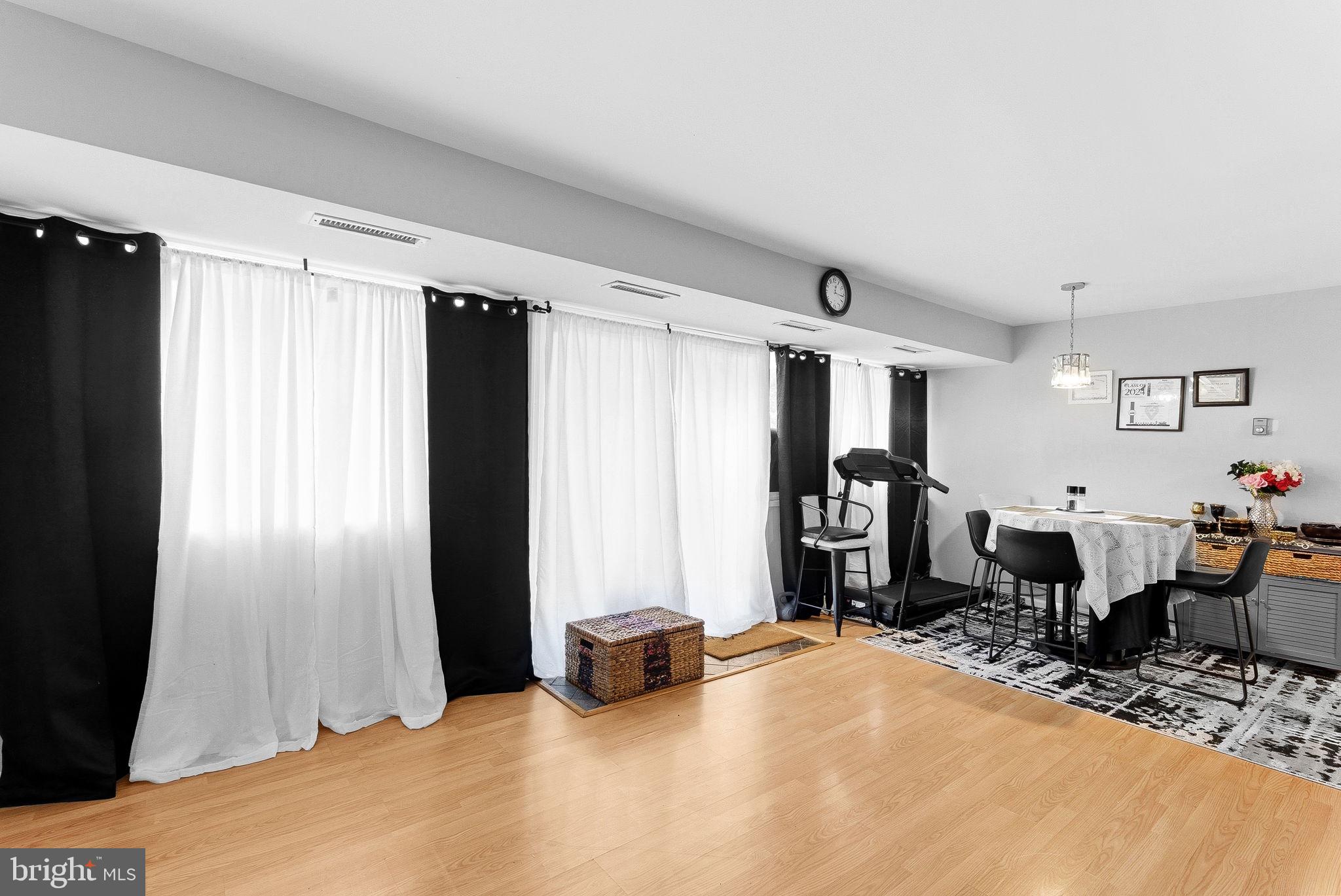 THE SEASONS - Residential