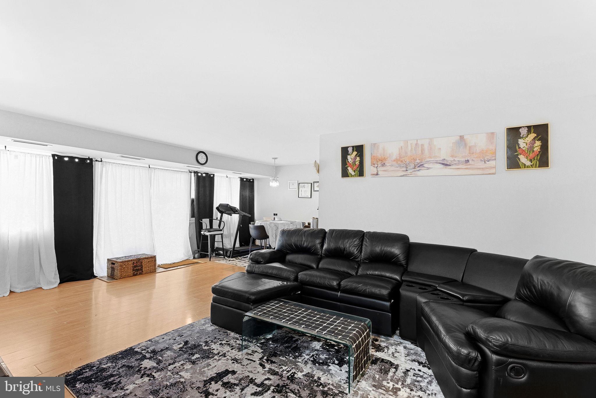 THE SEASONS - Residential