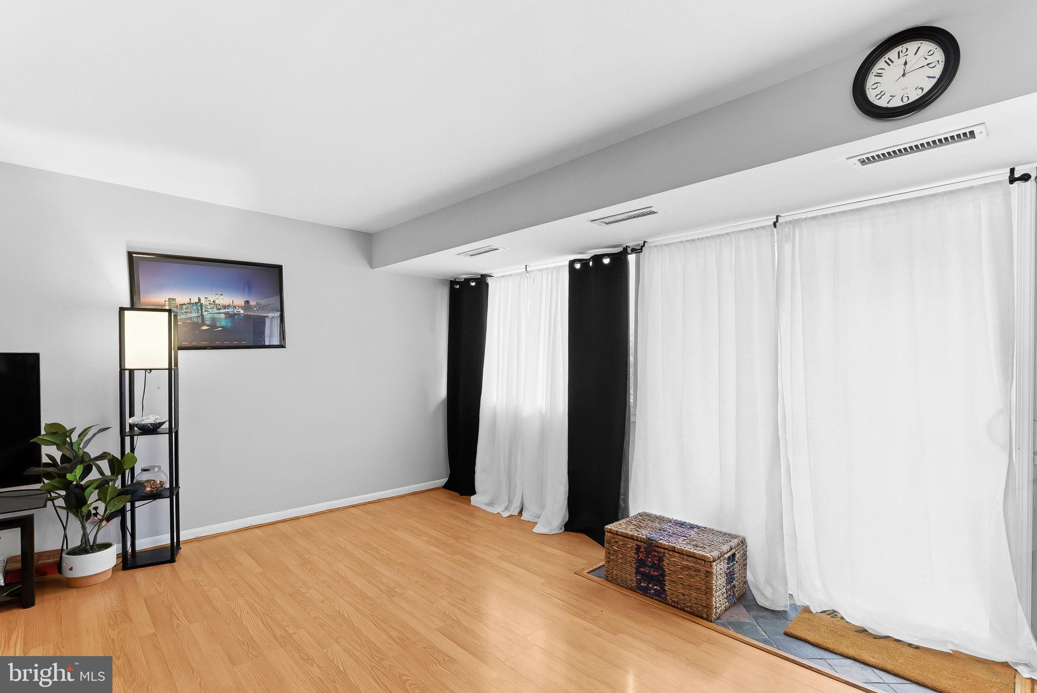 THE SEASONS - Residential