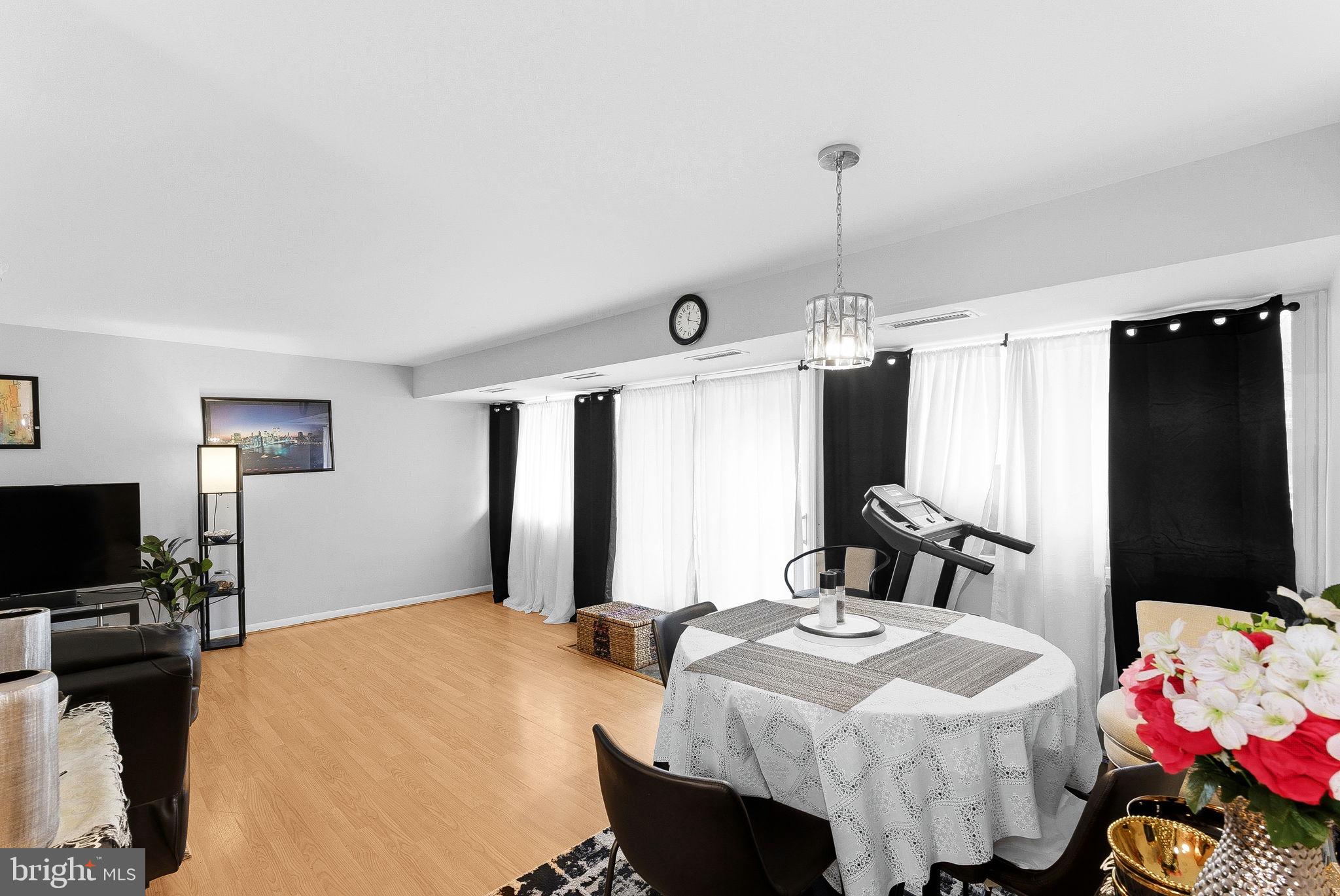 THE SEASONS - Residential