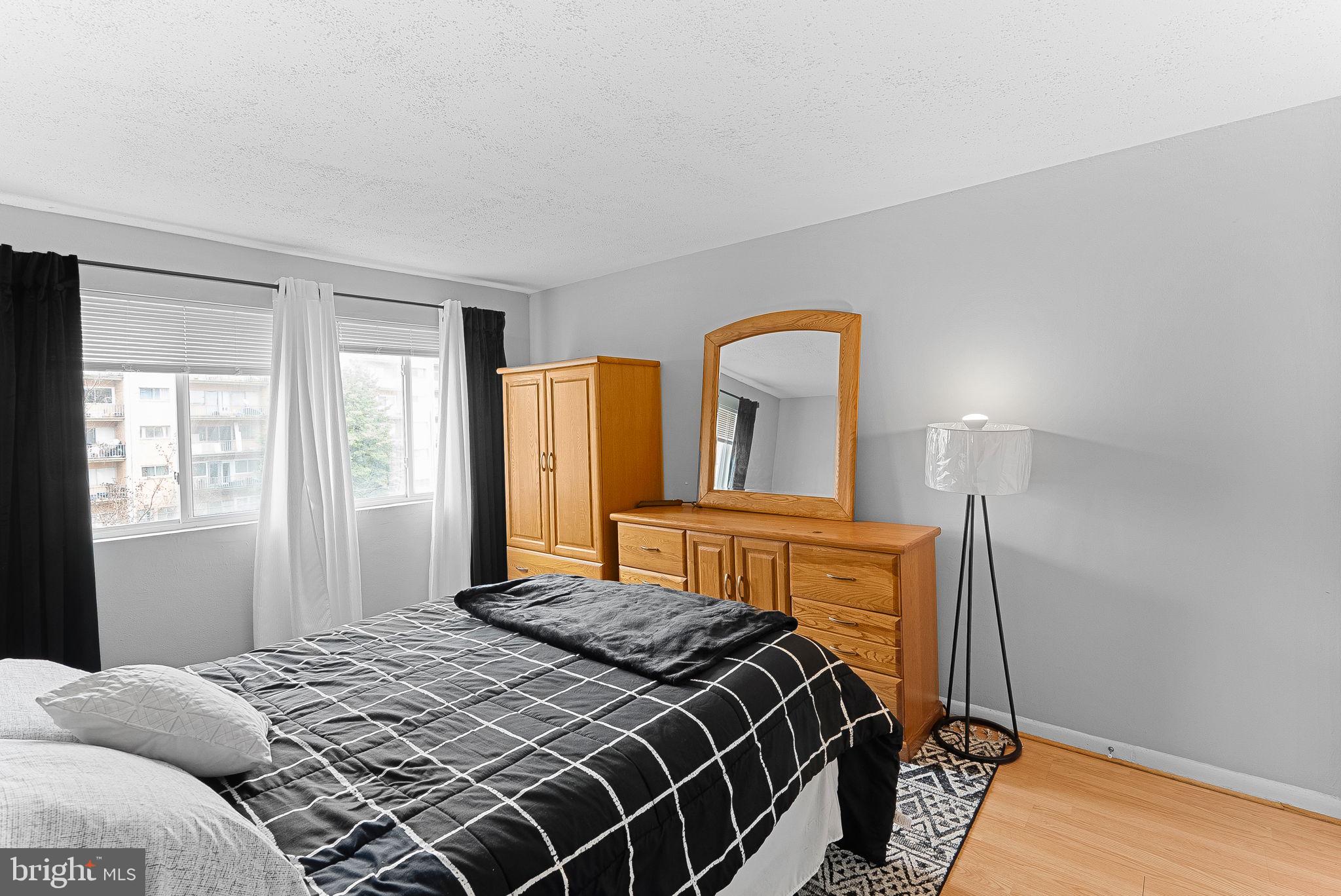 THE SEASONS - Residential