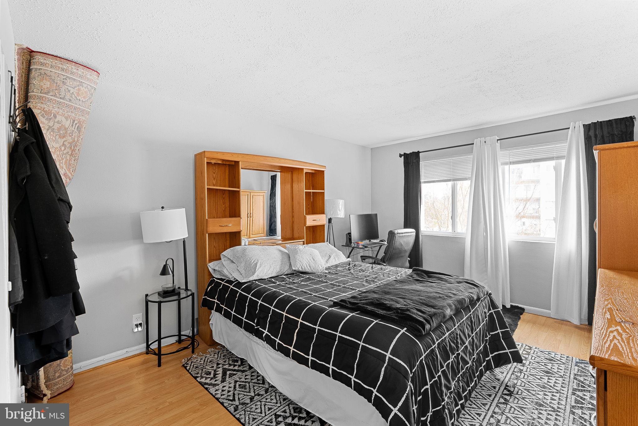 THE SEASONS - Residential