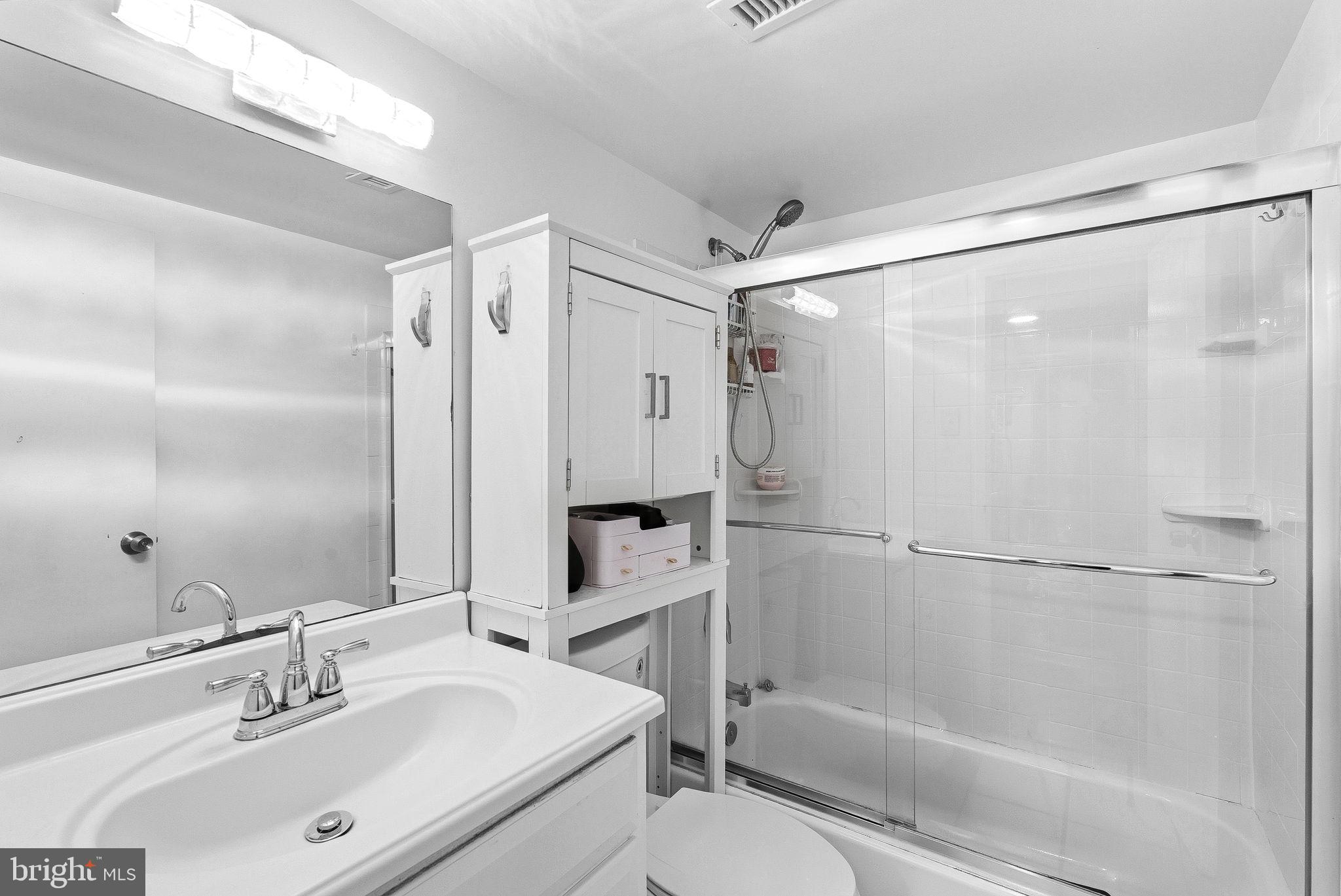 THE SEASONS - Residential