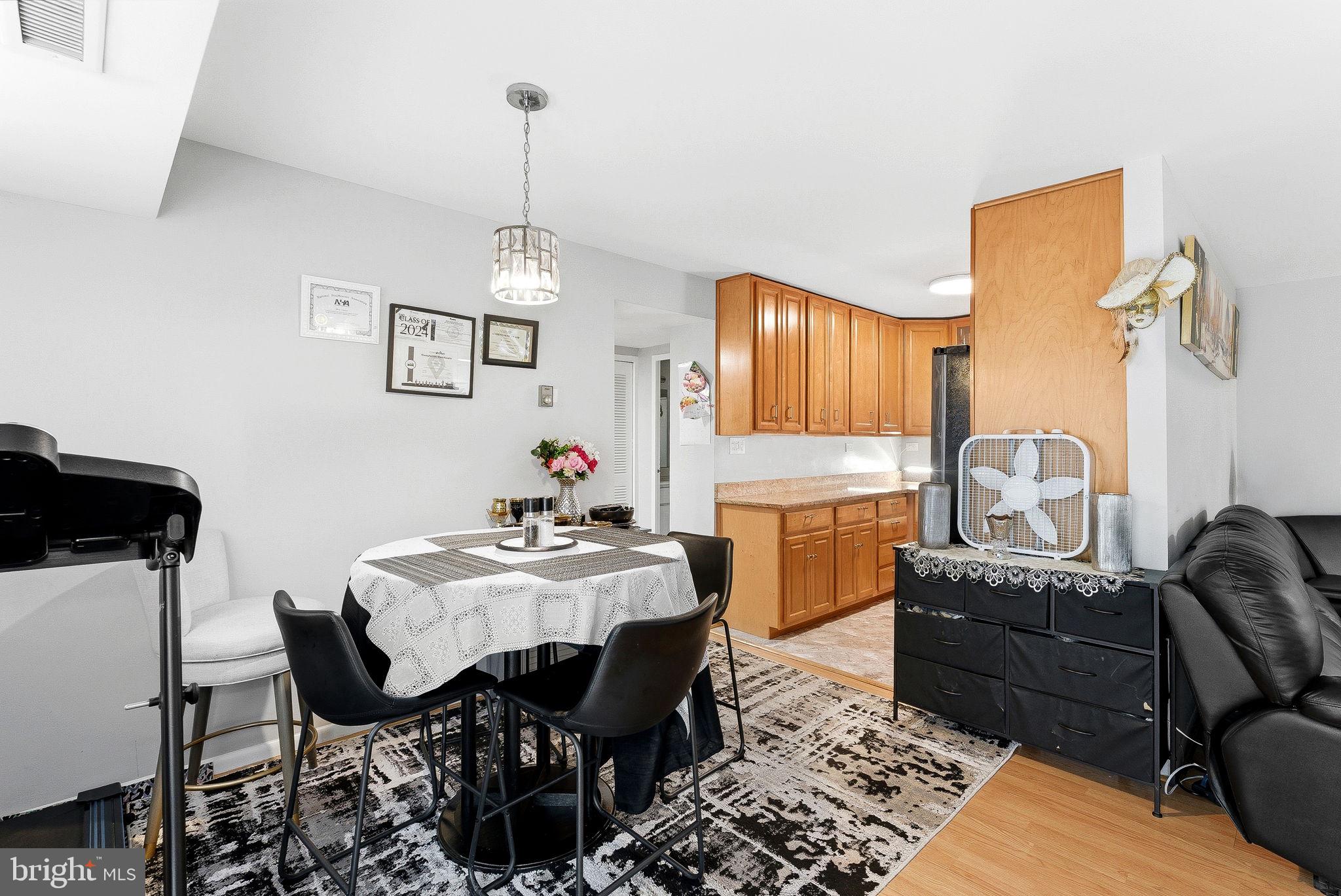 THE SEASONS - Residential