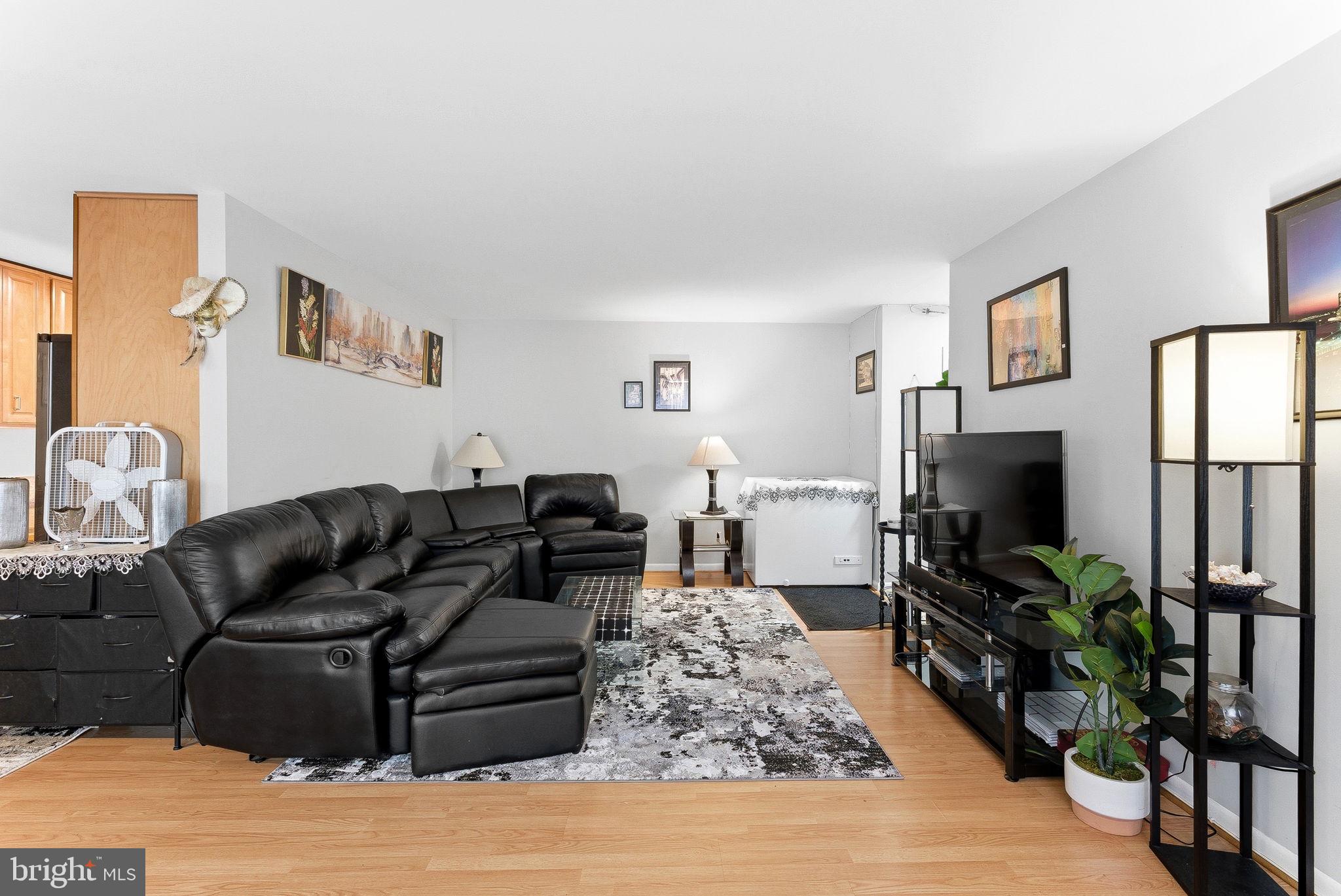 THE SEASONS - Residential