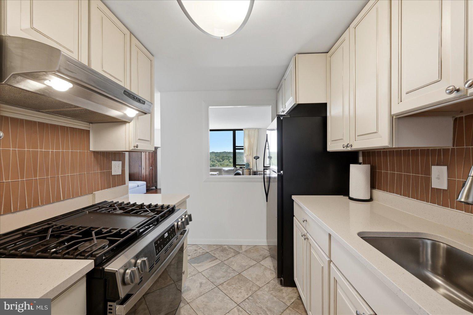 4600 DUKE STREET 928