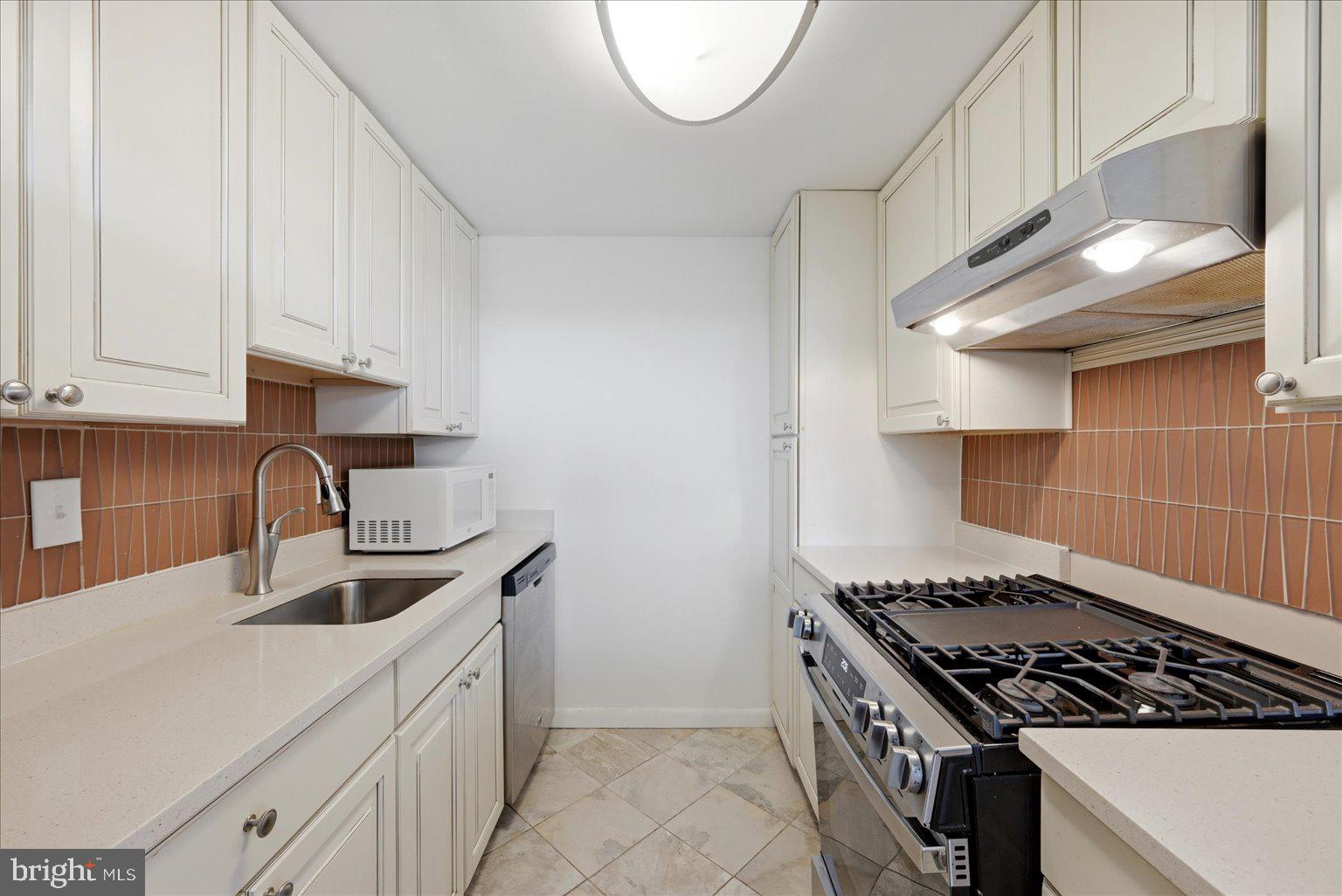 4600 DUKE STREET 928