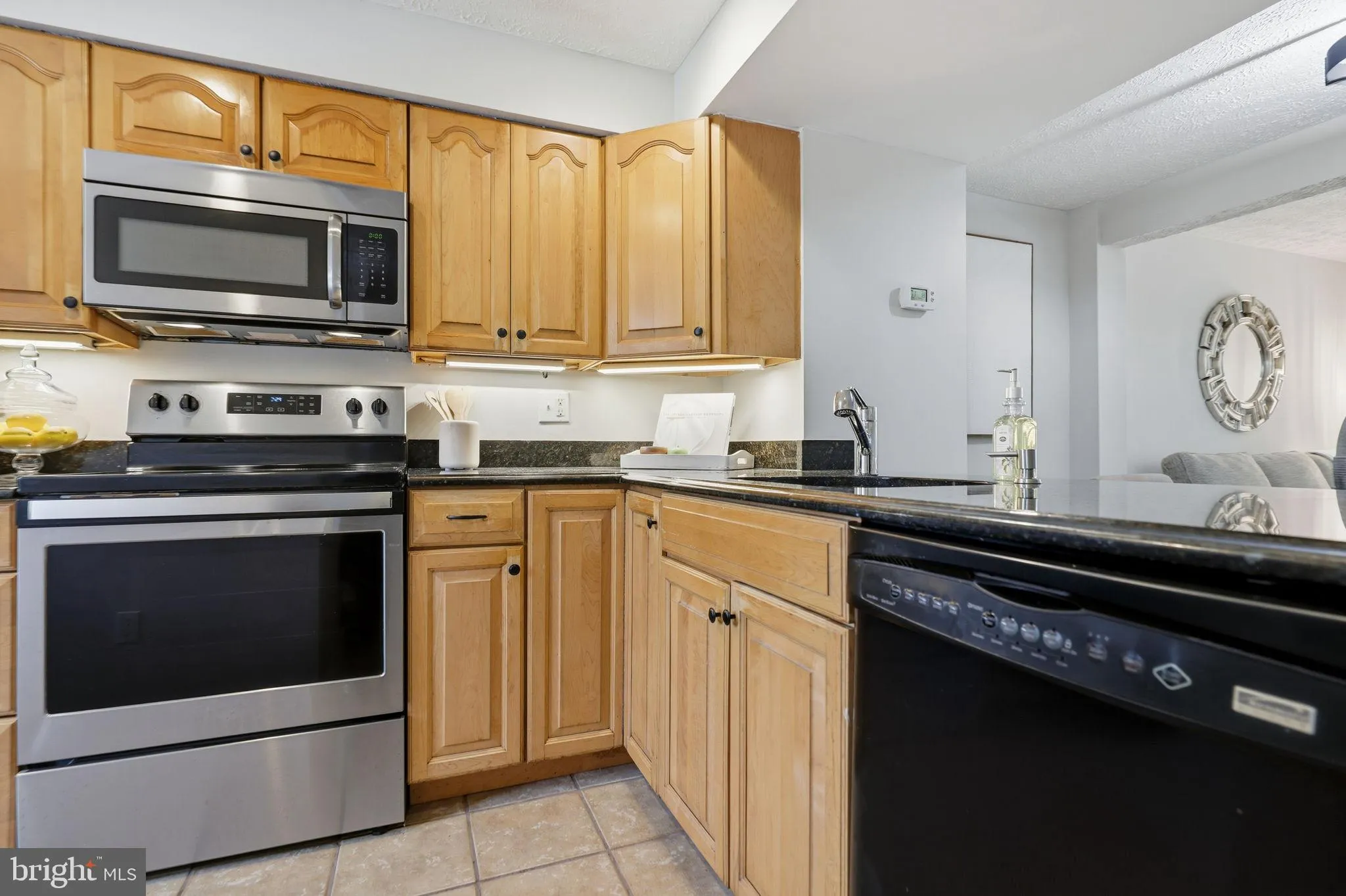 Lorton, Virginia 22079, United States, 2 Bedrooms Bedrooms, ,3 BathroomsBathrooms,Residential,Pending,230916