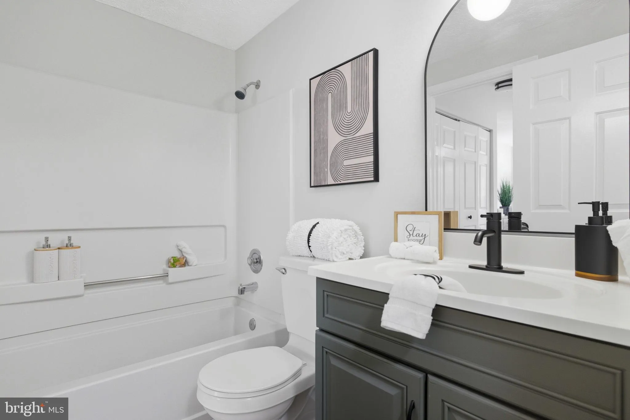 Lorton, Virginia 22079, United States, 2 Bedrooms Bedrooms, ,3 BathroomsBathrooms,Residential,Pending,230916